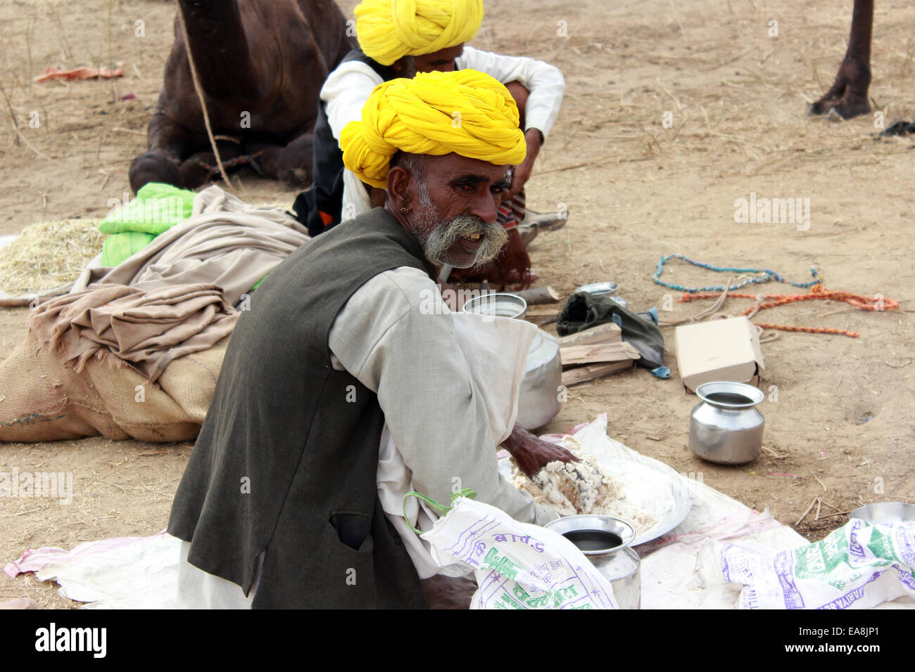zwei, Mann, Mann, Flair, Standortwahl, Mischung, Turban, Schnurrbart in Pushkar, Rajasthan, Indien. Stockfoto