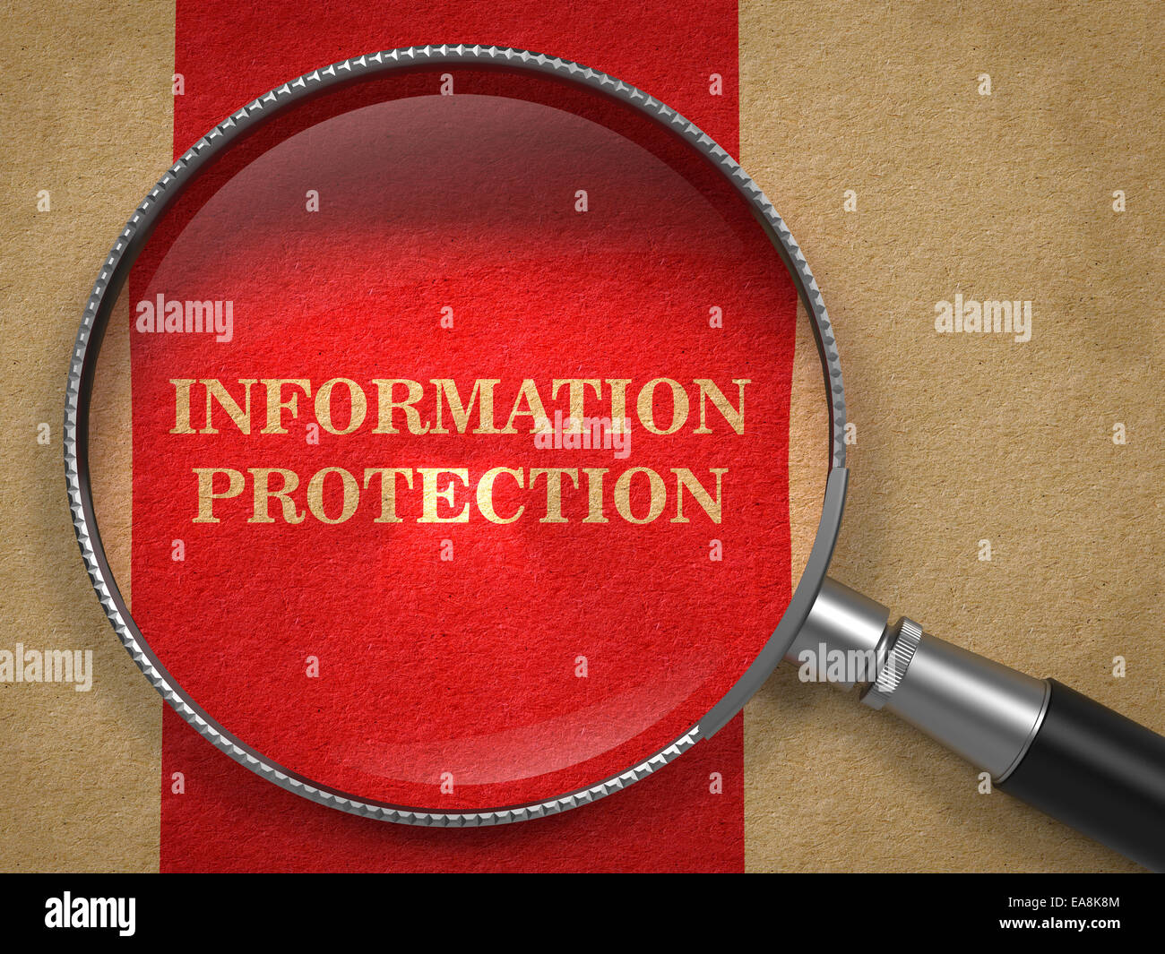 Schutz von Informationen durch Lupe auf altes Papier mit rote vertikale Linie. Stockfoto