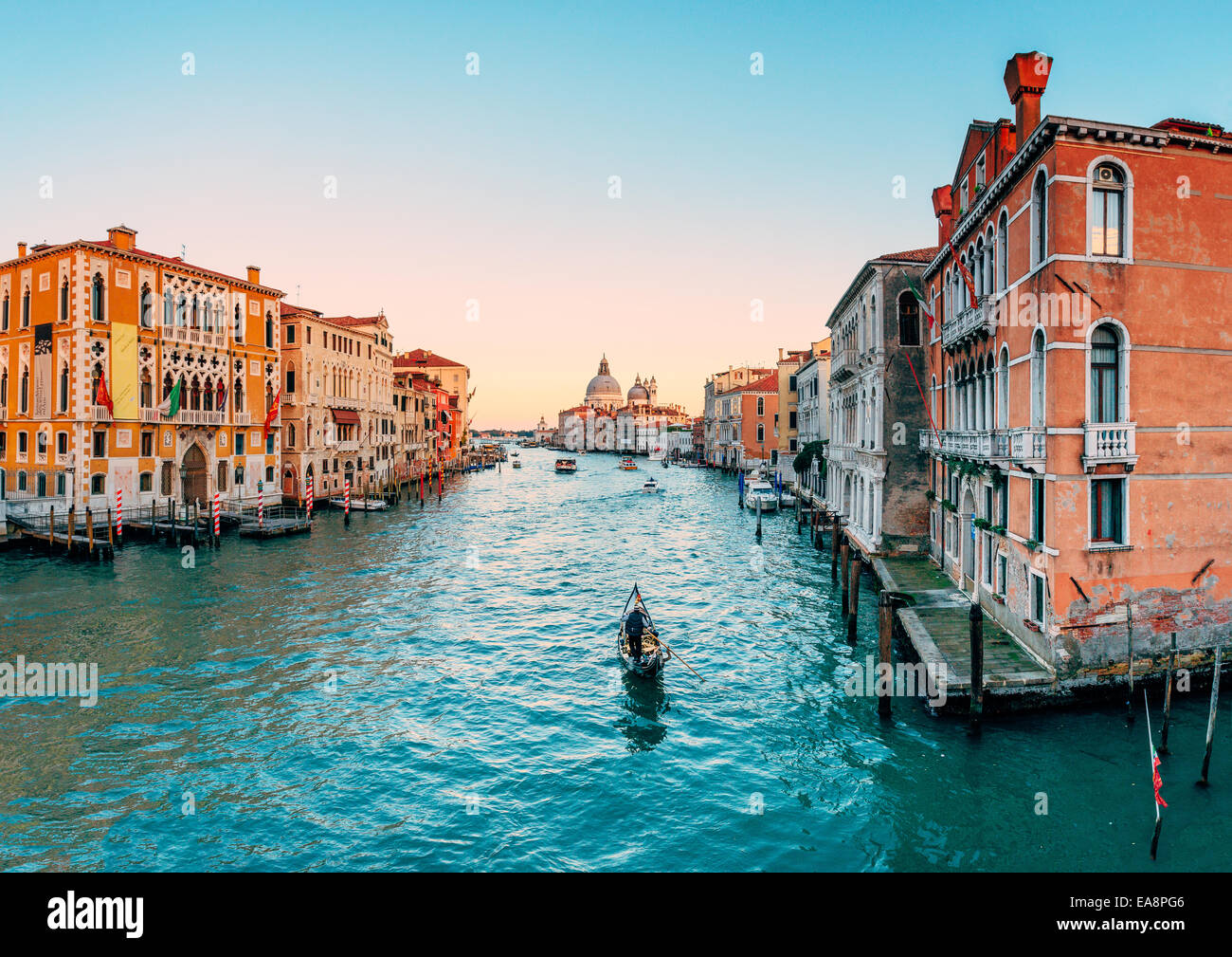 Gondel auf dem Canal Grande in Venedig, Italien Stockfoto