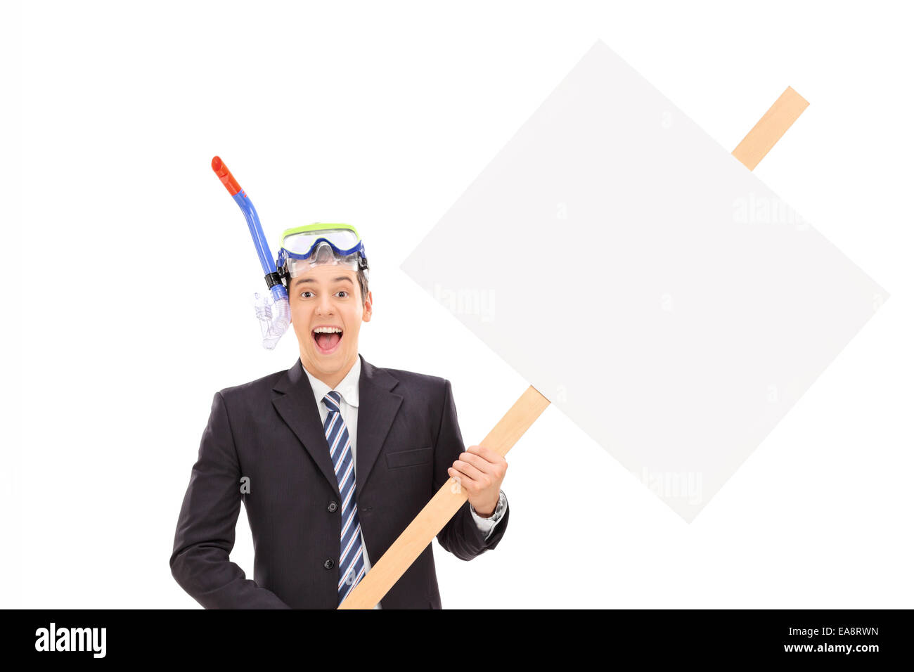 Geschäftsmann mit Tauchmaske mit leere Schild isoliert auf weißem Hintergrund Stockfoto