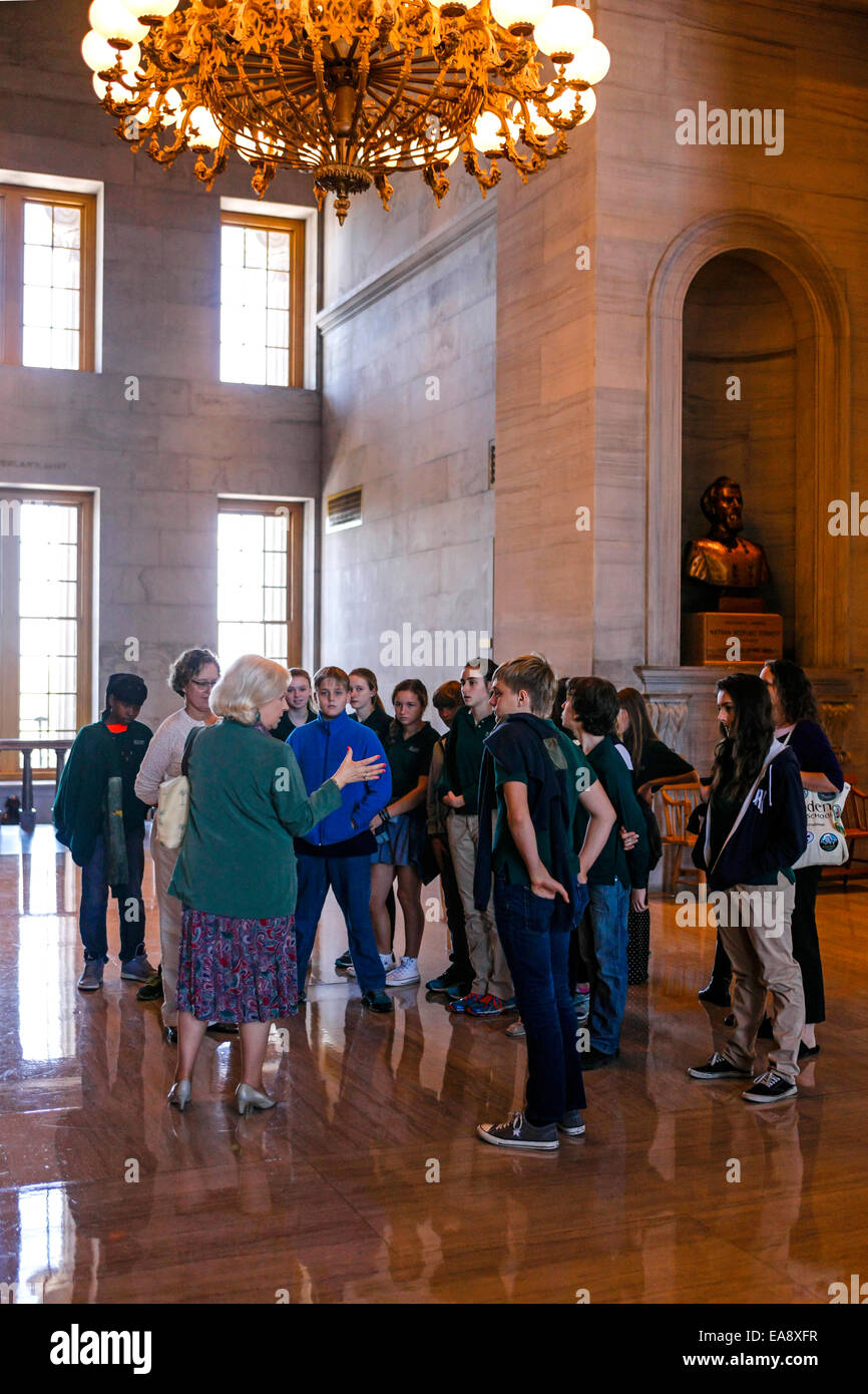 Schülerinnen und Schüler auf eine Reise zu den Tennessee State Capitol building in Nashville Stockfoto