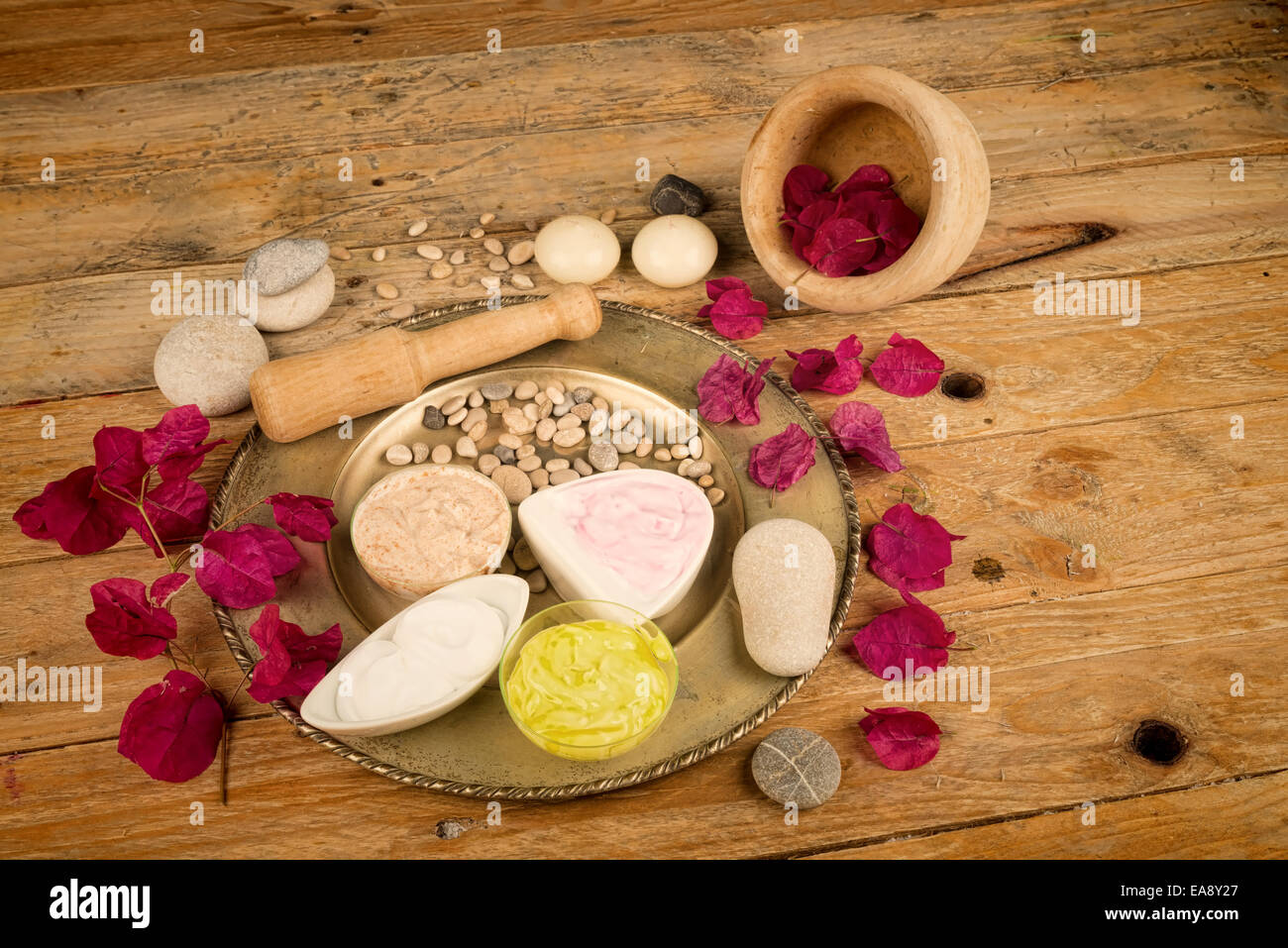 Sortiment des Gesichts Lotionen, Naturkosmetik Stockfoto