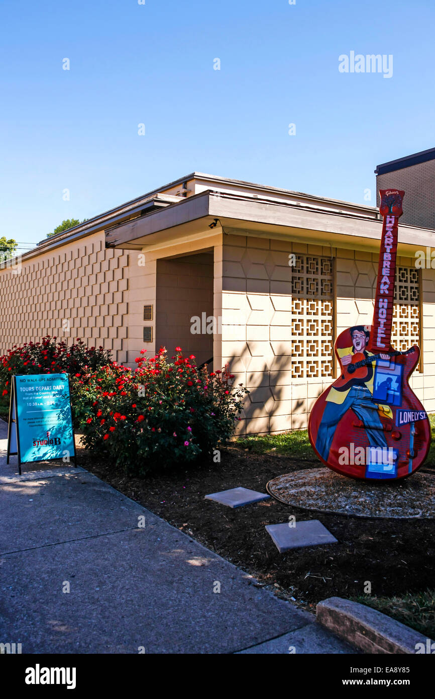 Gitarre geformte Skulpturen außerhalb der RCA Studio B aufbauend auf Music Row in Nashville TN Stockfoto