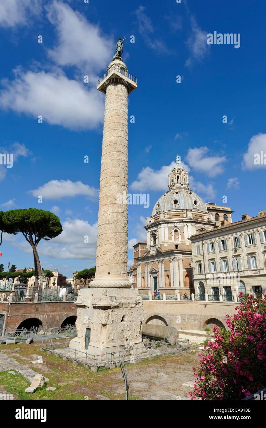 Der Trojaner Forum Spalte mit Steinmetzarbeiten mit Bas Relief antiken römischen Schlachten, Rom, Italien. Stockfoto