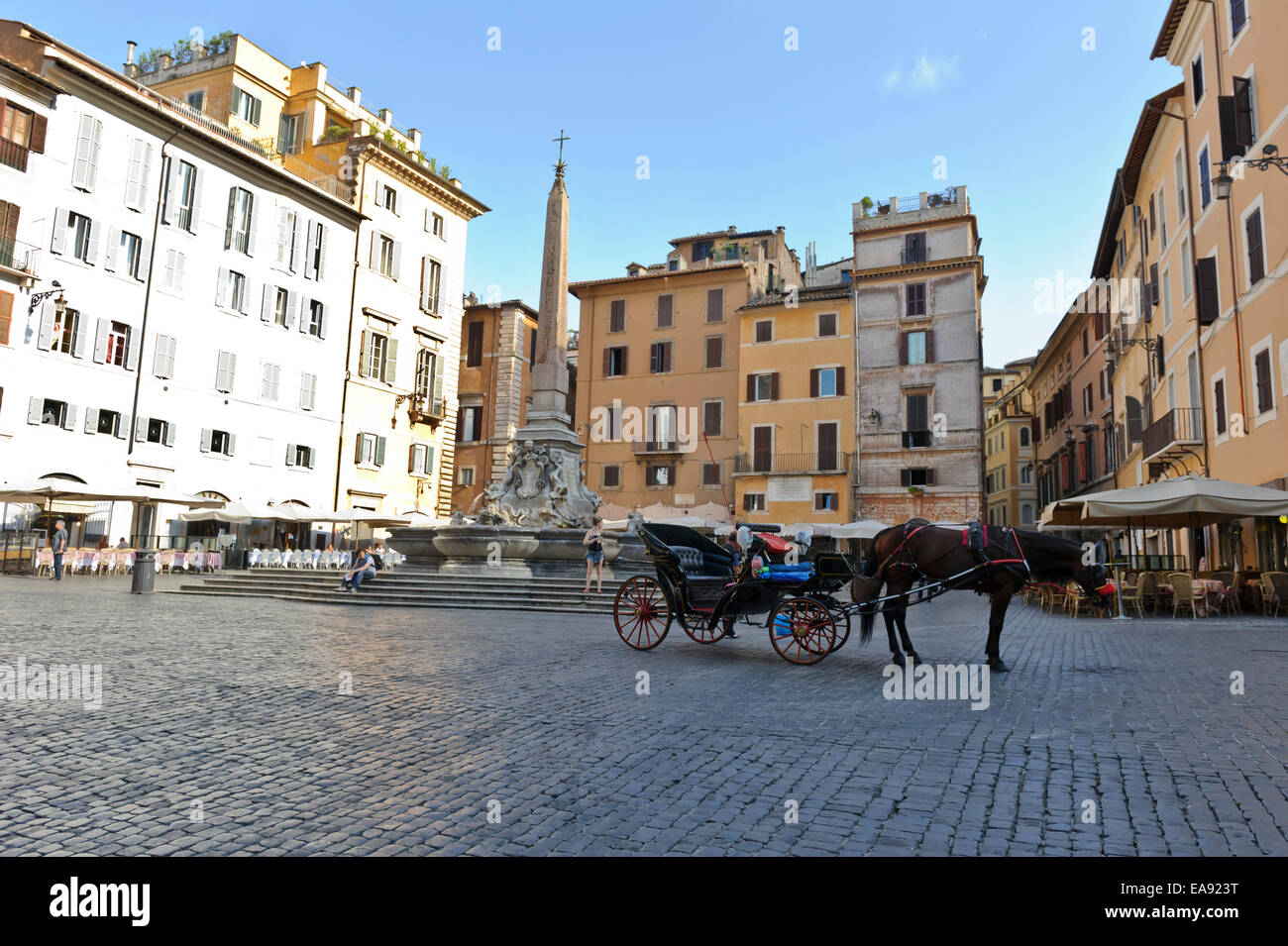 Am frühen Morgen Aktivitäten in der Piazza Della Rotonda in Rom, Italien. Stockfoto
