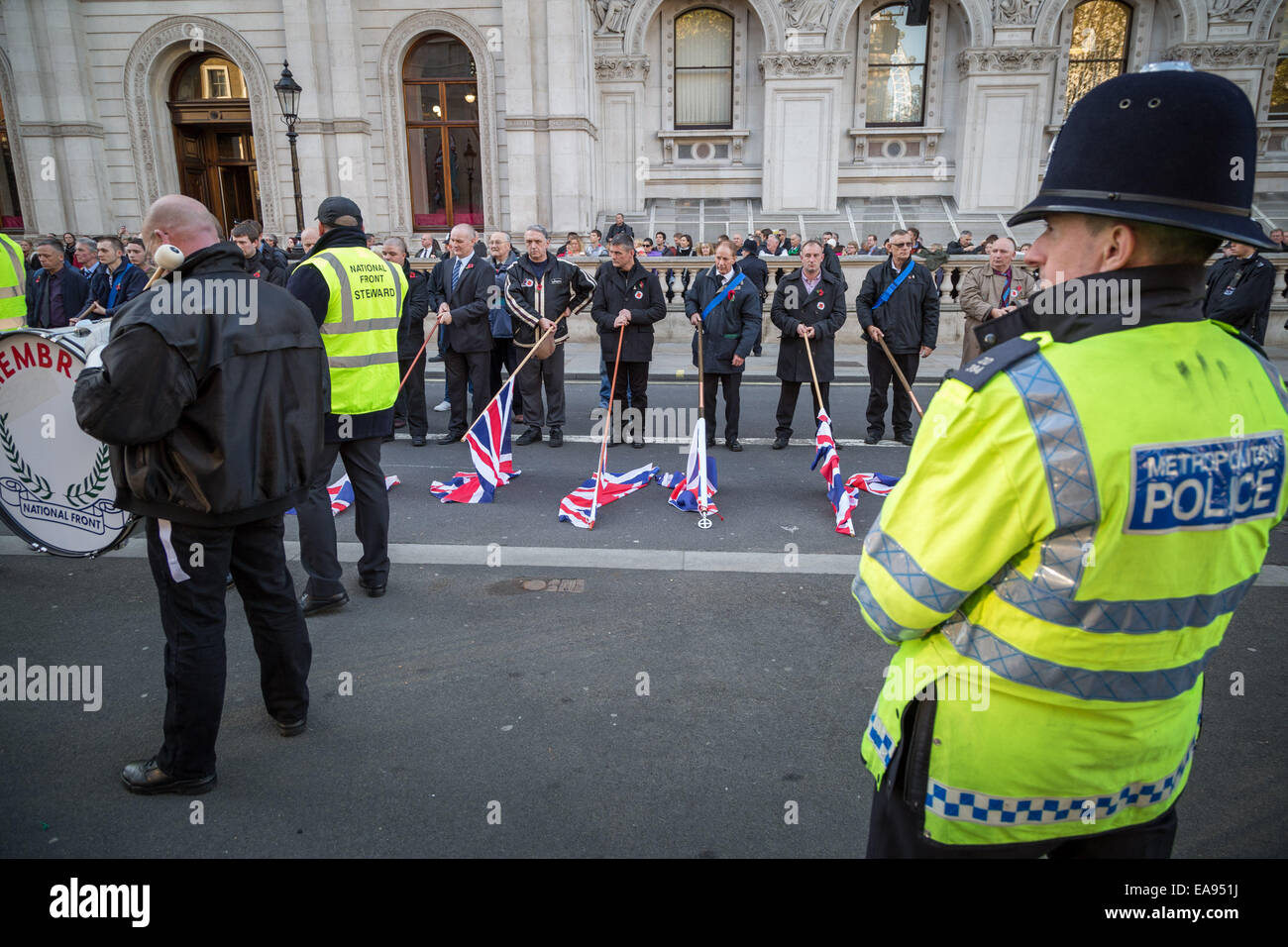 London, UK. 9. November 2014. Rechtsextreme Front National Marsch am Remembrance Day Credit: Guy Corbishley/Alamy Live News Stockfoto