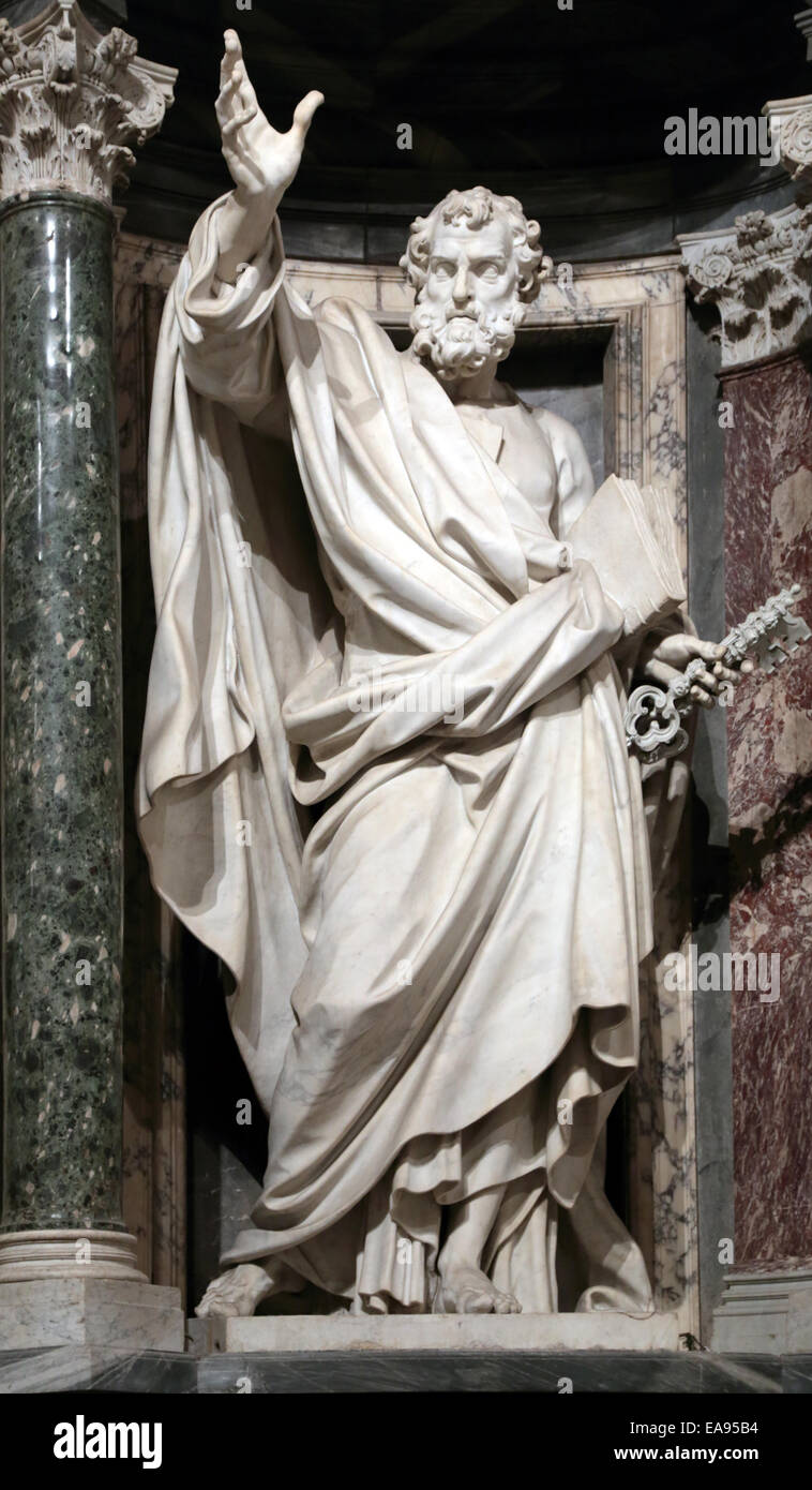 Statue des Heiligen Petrus der Apostel in einer Nische in der Erzbasilika San Giovanni in Laterano, Rom Italien Stockfoto