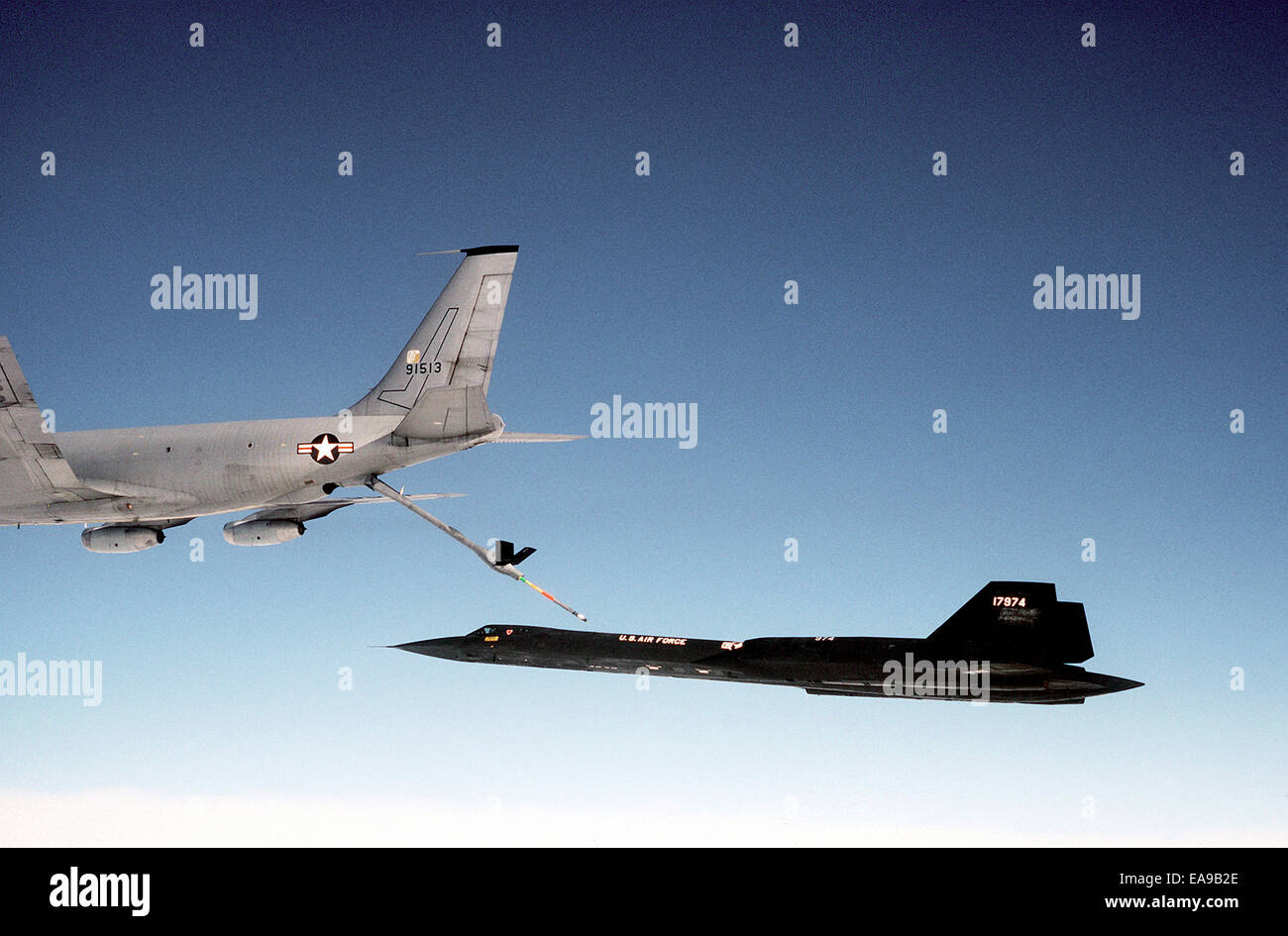 SR-71 Flugzeuge Richtung ein KC-135 Stratotanker Flugzeug zum Tanken an Bord Stockfoto