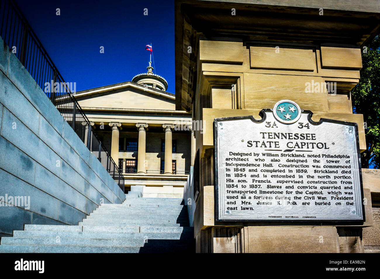 Historische Gedenktafel am Eingang zum Tennessee State Capitol, mit Geschichte des Bürgerkriegs in Nashville, TN, USA Stockfoto