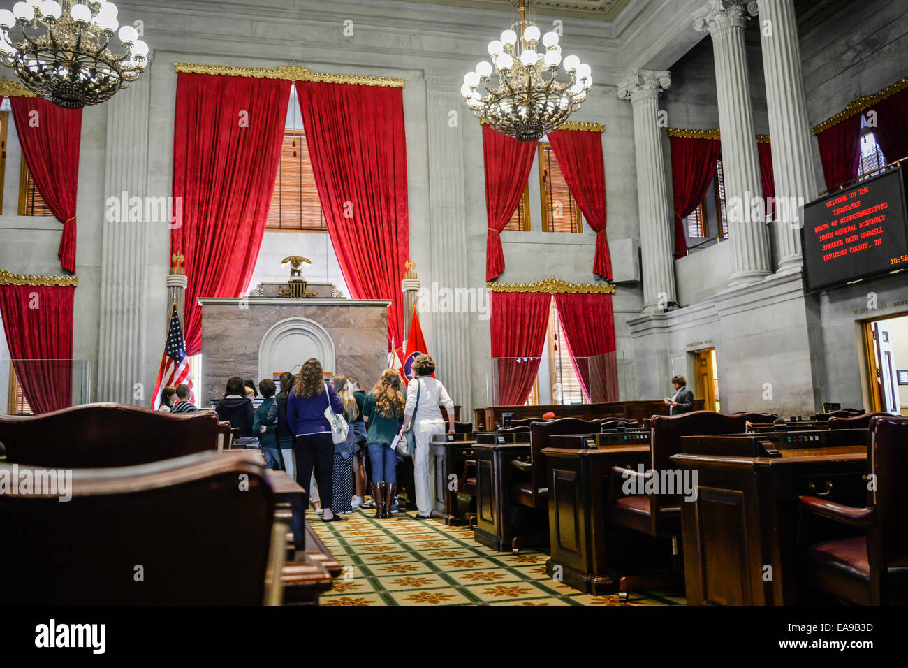 Eine Exkursion der Schülerinnen und Schüler besuchen die verzierte & schöne Interieur des Tennessee House Of Representatives, Nashville, TN Stockfoto
