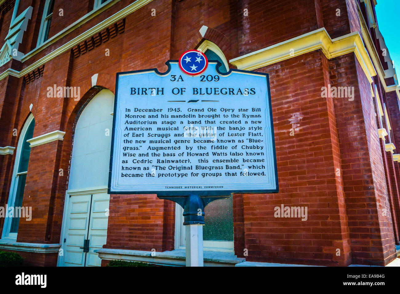 Historische Zeichen vor dem berühmten Wahrzeichen, das Ryman Auditorium, stellt Geburt Bluegrass Music City, Nashville, TN Stockfoto