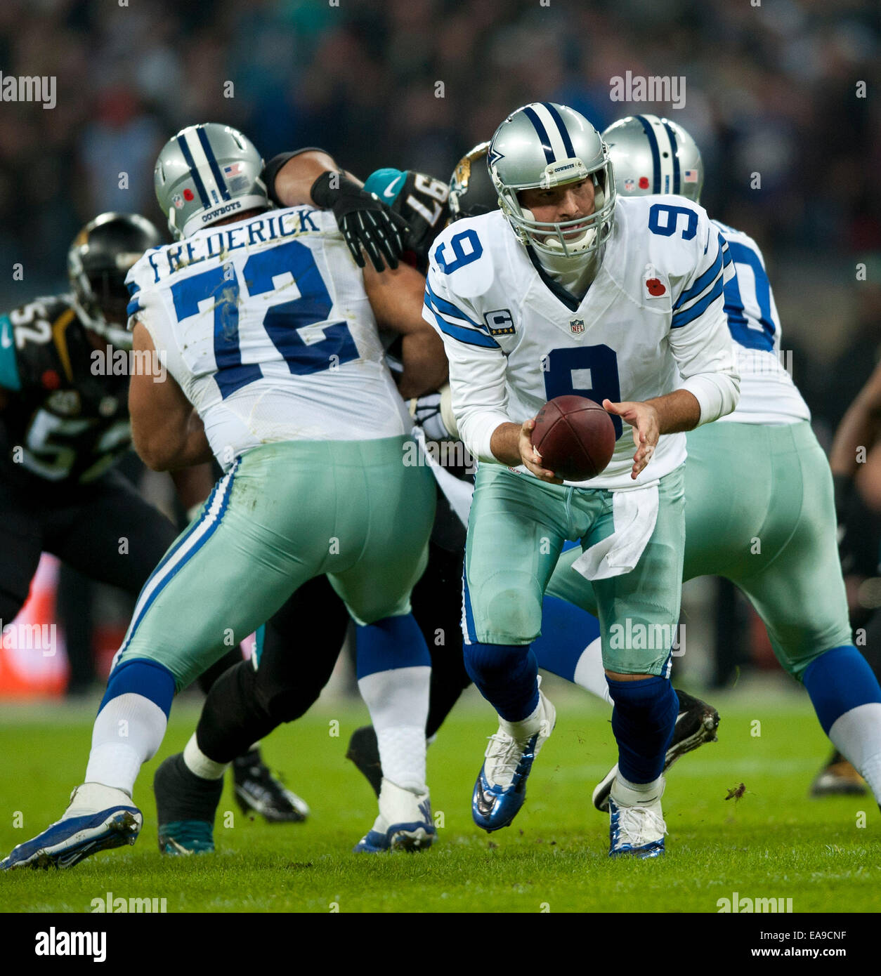 London, UK. 9. November 2014. NFL International Series. Jacksonville Jaguars gegen Dallas Cowboys. Cowboys' Tony Romo (#9) Credit: Aktion Plus Sport/Alamy Live-Nachrichten Stockfoto
