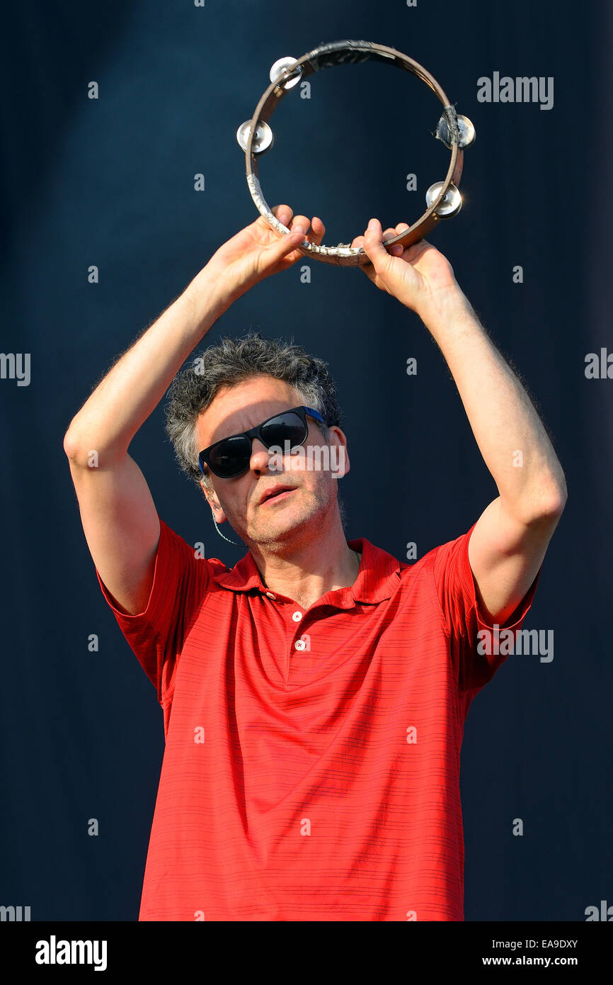 BENICASSIM, Spanien - 17 Juli: Tamburin Spieler James (britische Rock-Band aus Manchester) Auftritt beim FIB Festival. Stockfoto