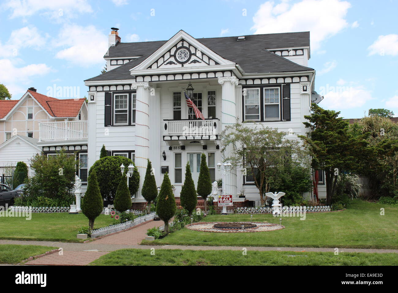 Colonial Revival Haus, Hollis Park Gardens, Queens, New York