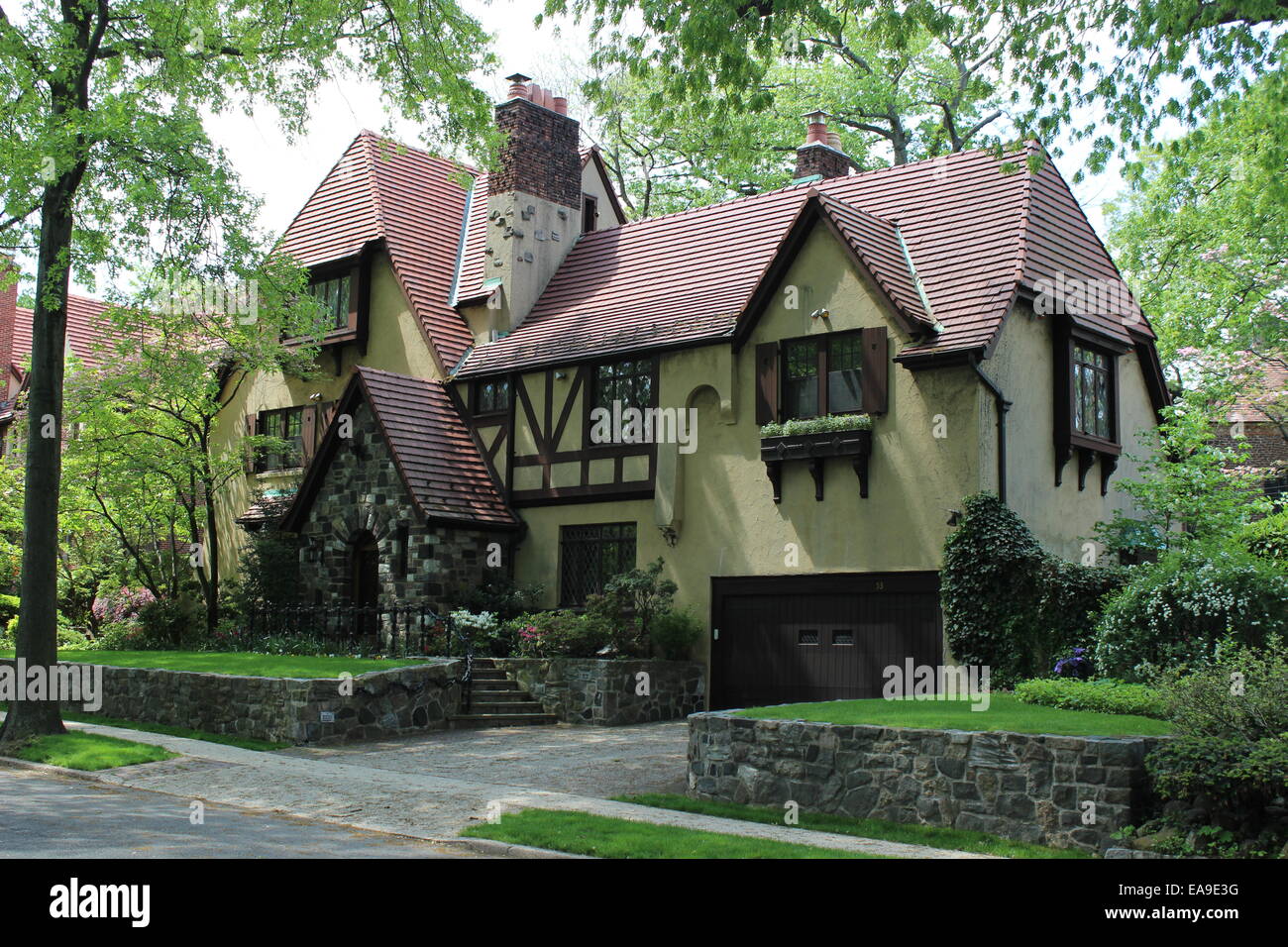 Tudor Revival Haus, Waldgärten Hills, Queens, New York Stockfoto