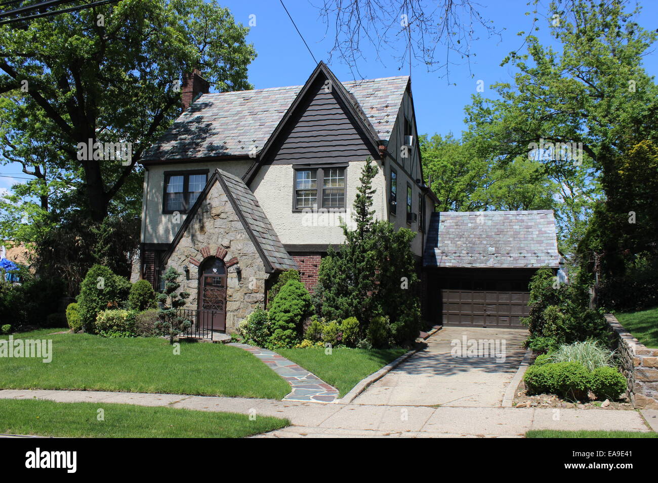 Tudor Revival Haus, Jamaica Estates, Queens, New York Stockfoto