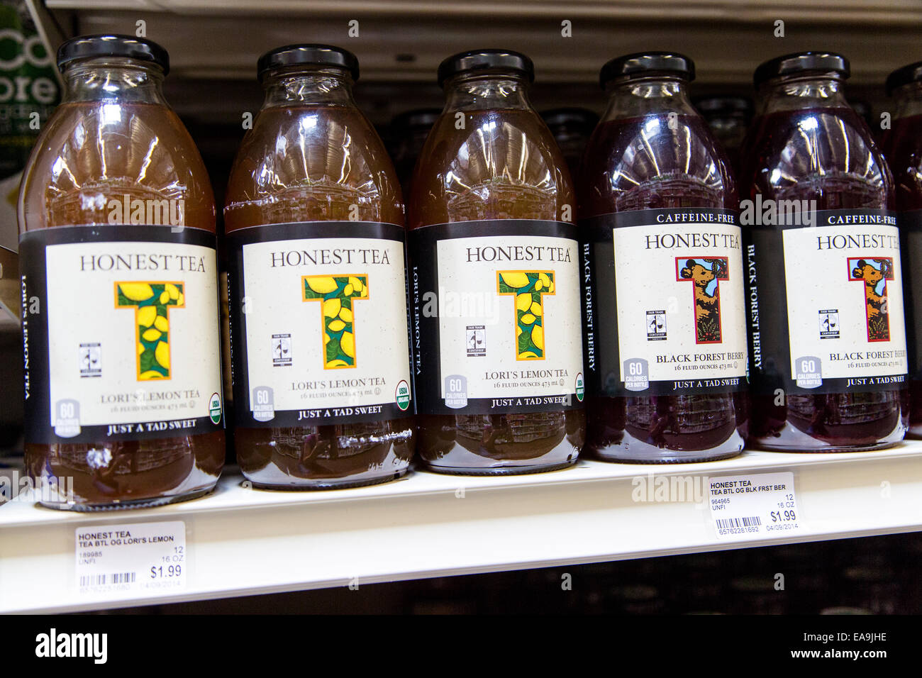 Flaschen von Honest Tea sitzen auf dem Regal eine natürliche Lebensmittel-Shop. Stockfoto