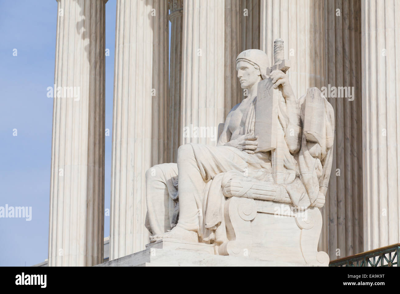 Die Autorität des Gesetzes-Statue vor dem US Supreme Court Gebäude - Washington, DC USA Stockfoto