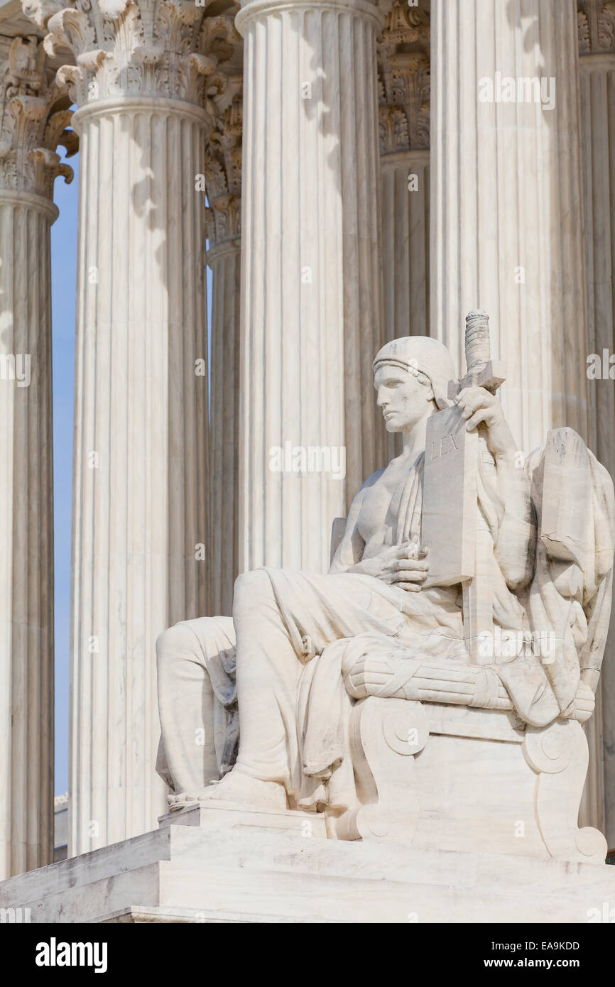 Die Autorität des Gesetzes-Statue vor dem US Supreme Court Gebäude - Washington, DC USA Stockfoto