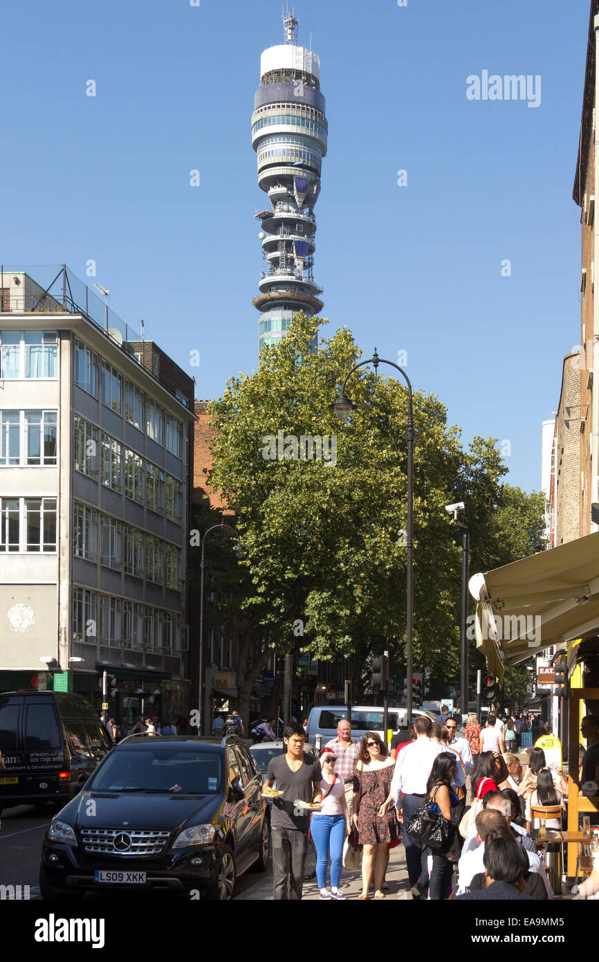 Charlotte Street in Fitzrovia im Herzen des Londoner West End ist die Basis für einen Großteil der britischen Medien und Werbung indus Stockfoto