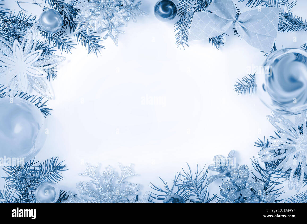 Weihnachten-Frame in kalten Tönen für Grußkarte Stockfoto