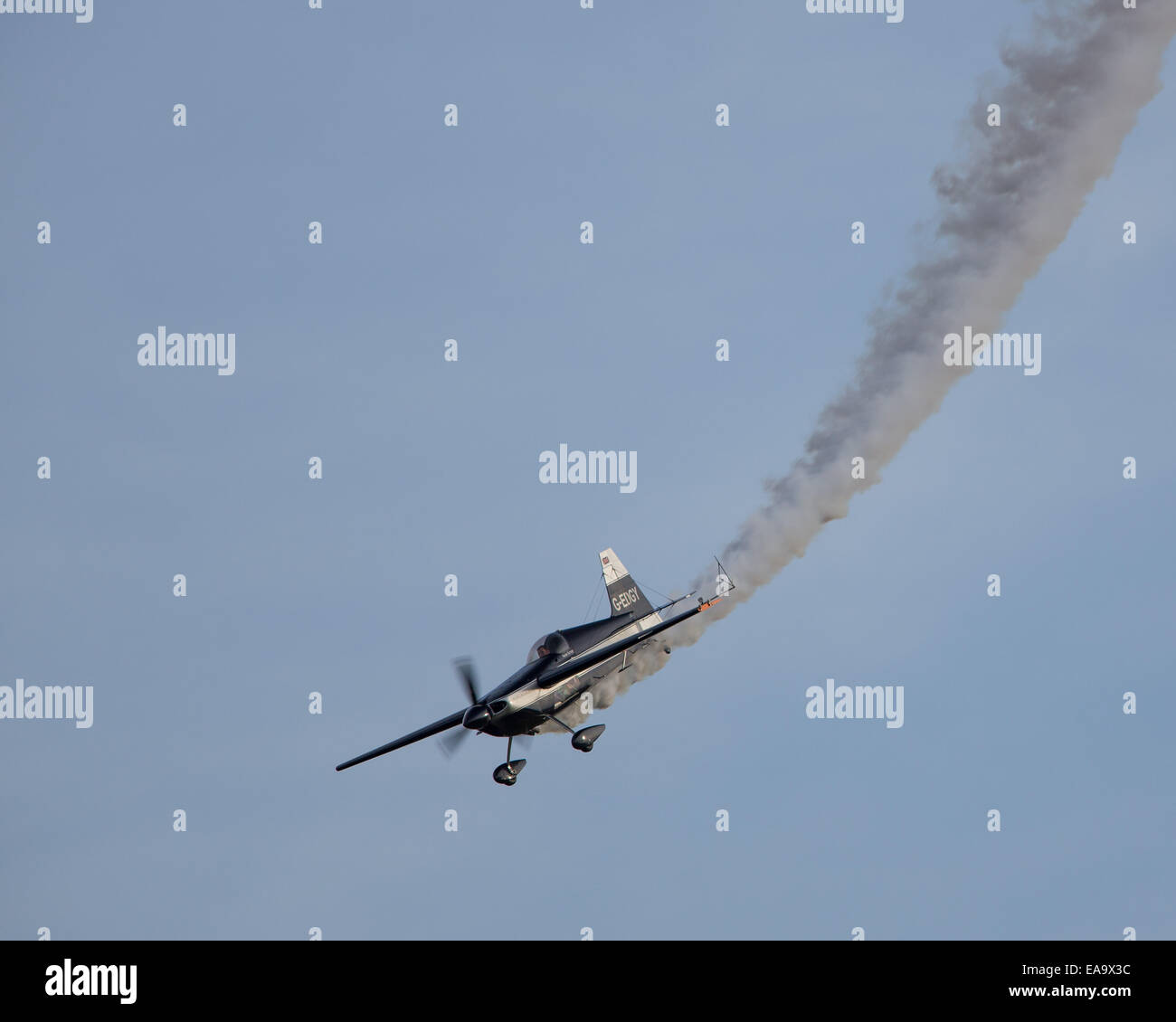 Edge 540 Kunstflug Leichtflugzeug G-EDGY fliegen auf Old Warden Flugplatz im Jahr 2014 Stockfoto