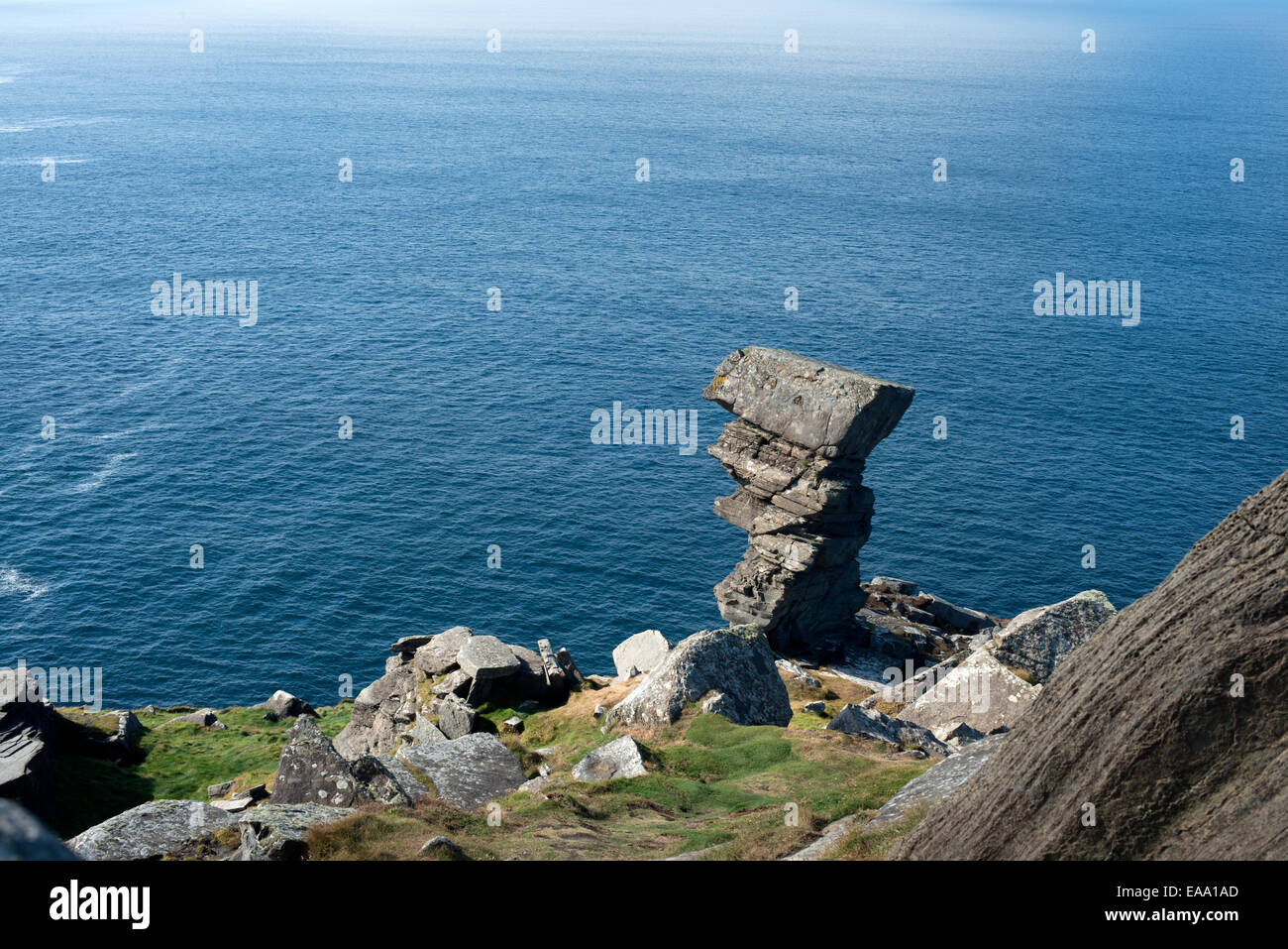 Monolith der Felsen am Meer Stockfoto