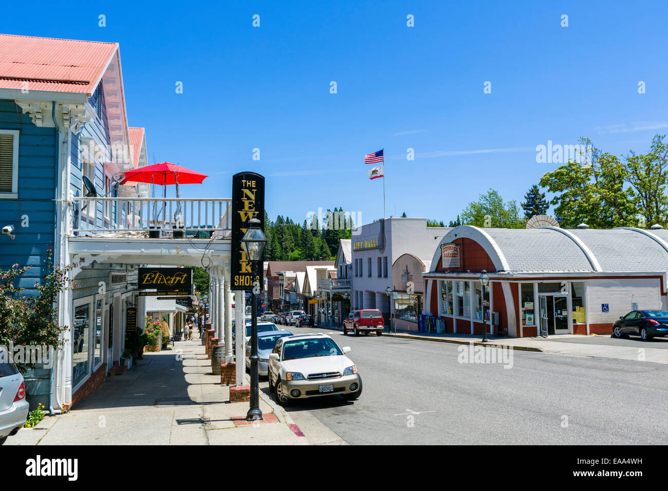 Breite Straße in die alte Goldgräberstadt Nevada City, Gold Land im Norden, Kalifornien, USA Stockfoto