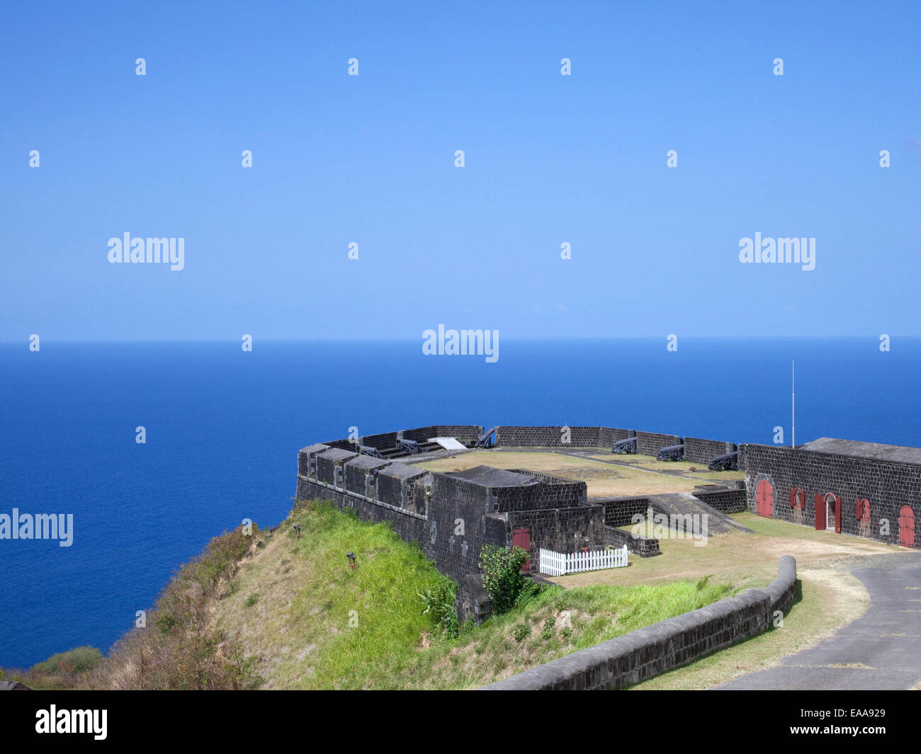 Brimstone Hill Fortress Nationalpark mit Blick auf das Karibische Meer Stockfoto