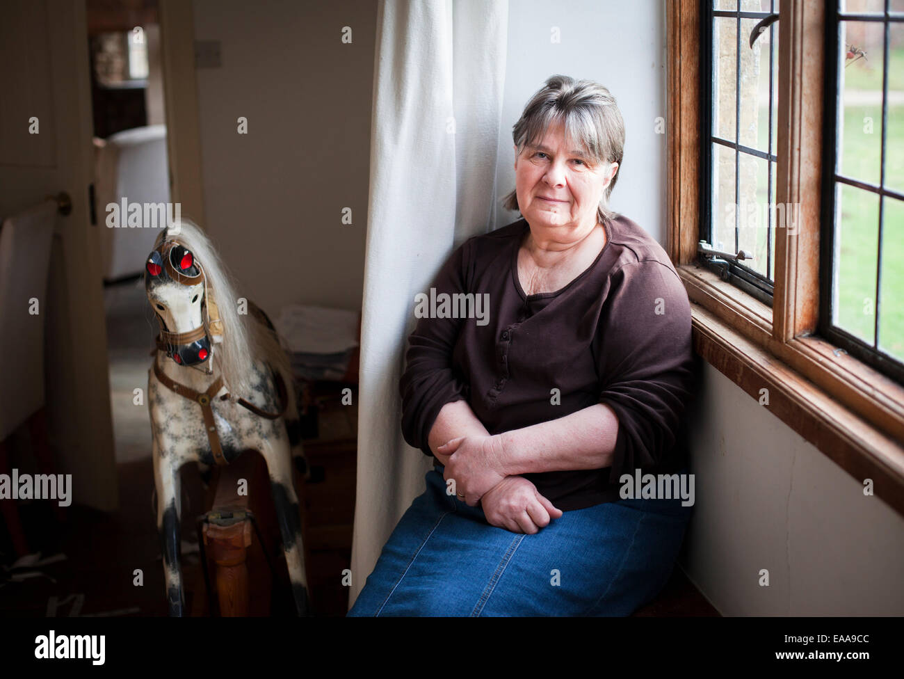 Autor Susan Hill in ihrem Haus in Gloucesteshire, UK. Stockfoto