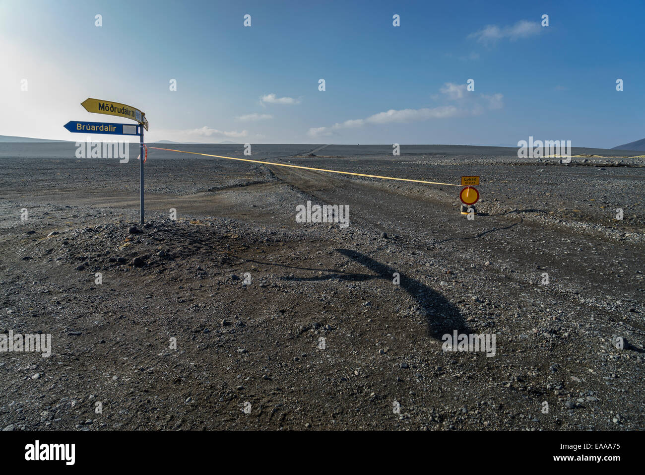 Unbefestigte Straße geschlossen auf der Website des Holuhraun Riss Eruption, Island Vulkan Bardarbunga Stockfoto