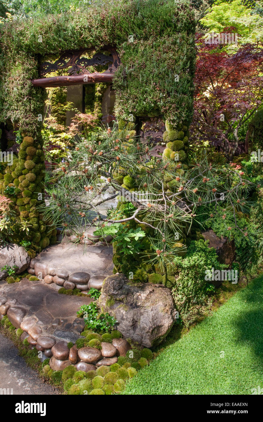 Chelsea Flower Show 2014. Japanischer Garten Steinstufen mit Kiesel