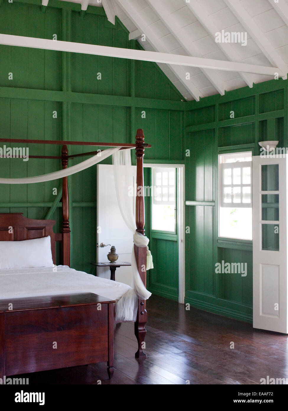 Schlafzimmer des kolonialen Carrbean Haus Stockfoto