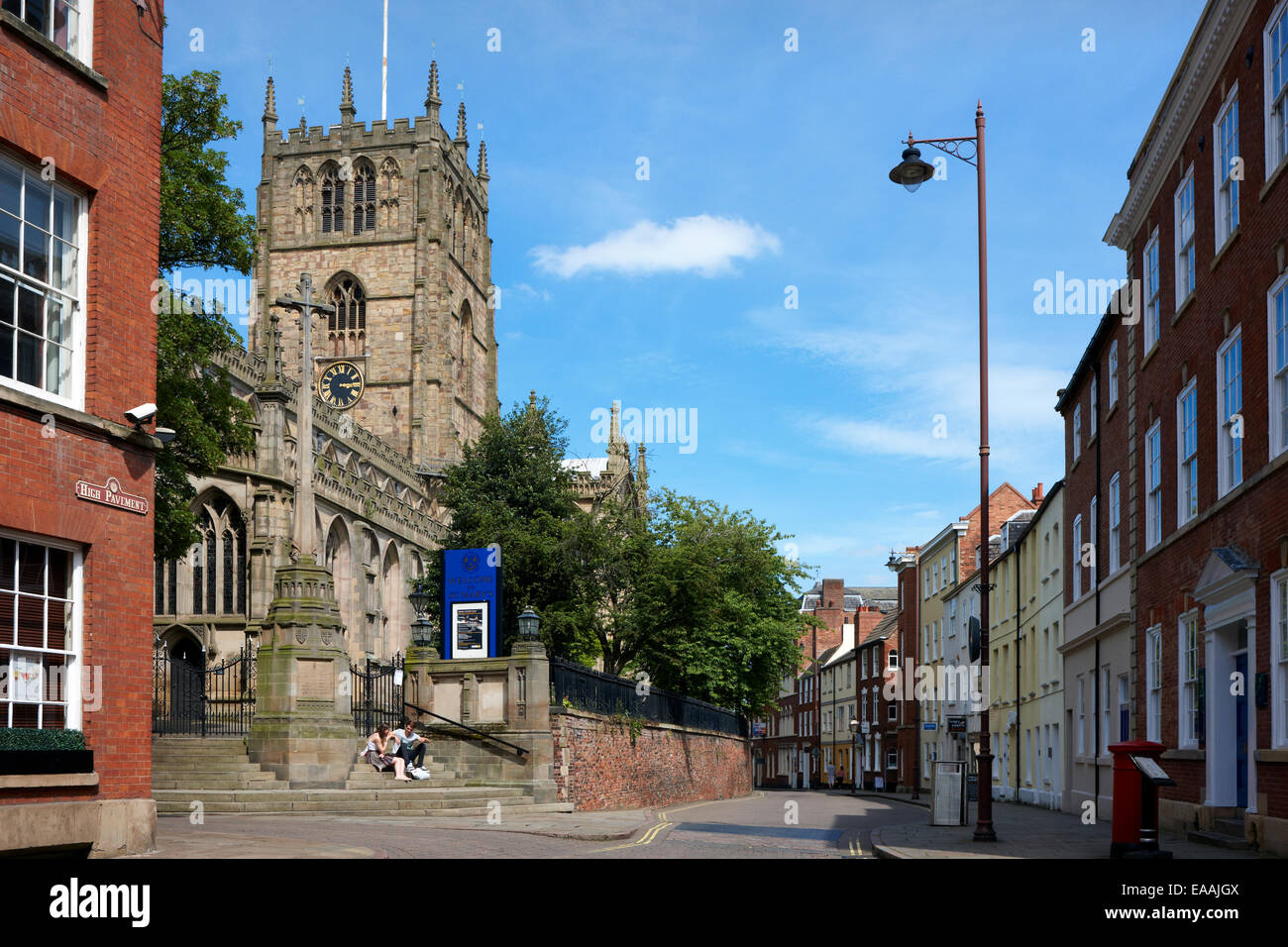 Nottingham Stadtzentrum entfernt. Marienkirche auf hohen Bürgersteig. East Midlands, England UK Stockfoto