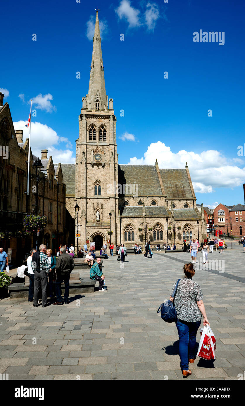 Durham-Marktplatz mit St. Nikolaus Kirche Stockfoto