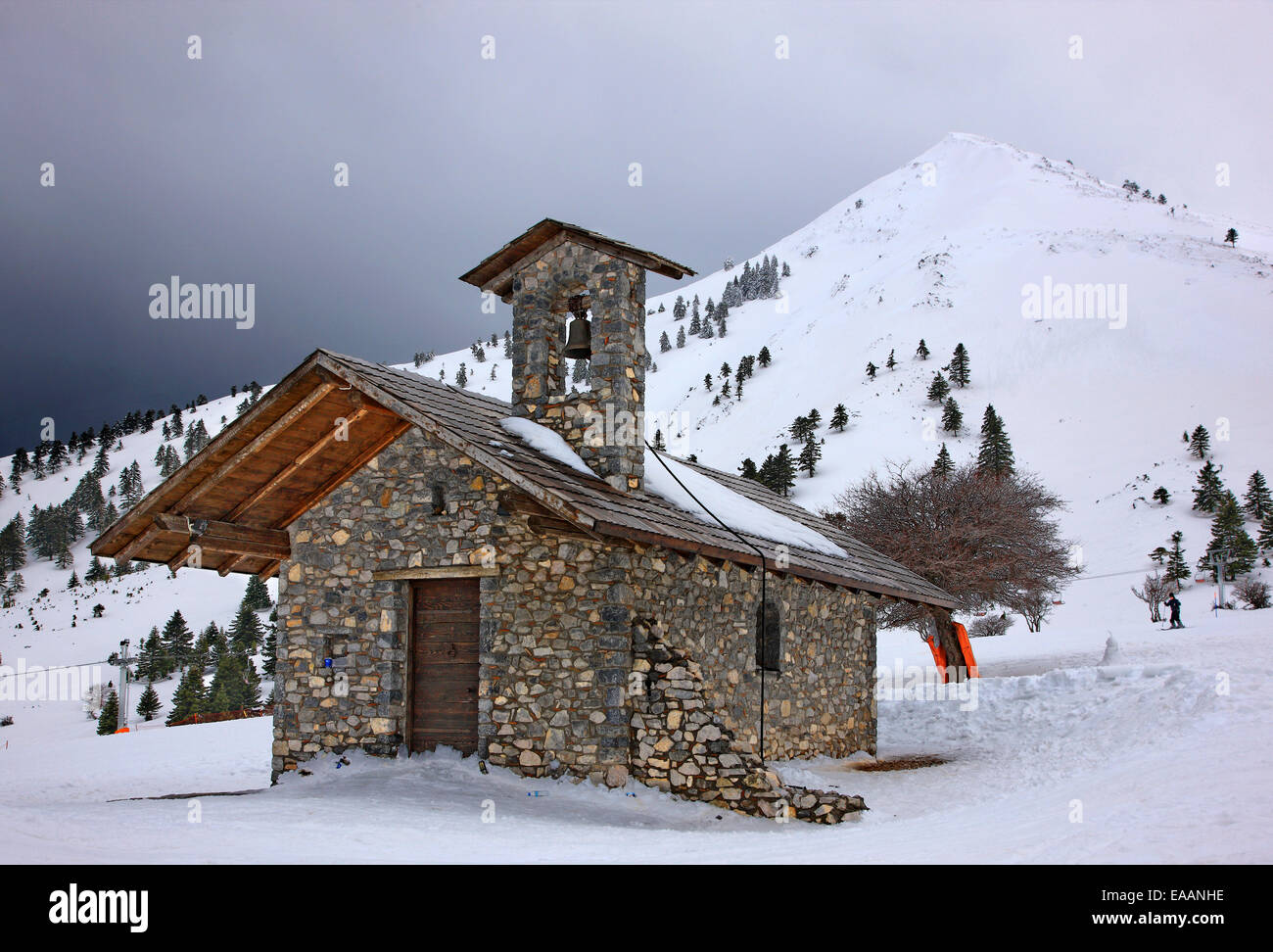 Die Kapelle von Aghios Yakinthos auf Ski von Kalavrita, Chelmos Gebirge, Achaia, Peloponnes, Griechenland Stockfoto