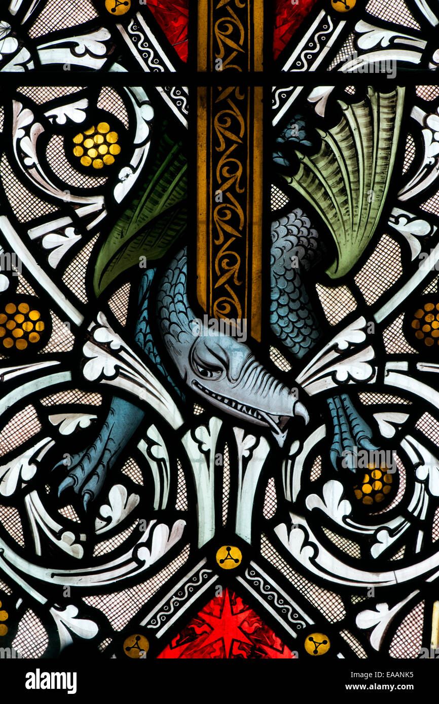 Blau Drachen Glasmalerei, St John the Baptist Church, Wappenbury, Warwickshire, Großbritannien Stockfoto