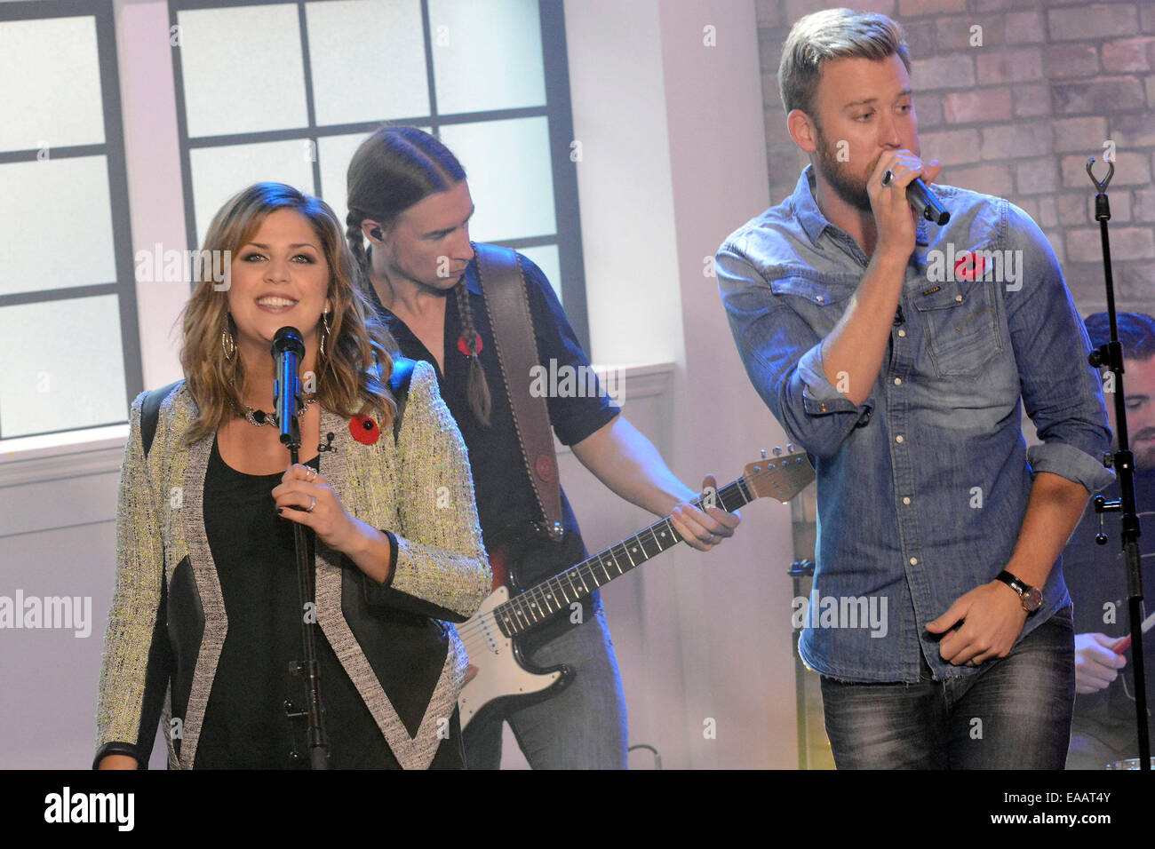 Toronto, Kanada. 10. November 2014. Country-Musik-Band Lady Antebellum (Dave Haywood, Charles Kelley, Hillary Scott) erscheint auf CTV es The Marilyn Denis Show, ihr letzte Album "747" zu fördern. Bildnachweis: EXImages/Alamy Live-Nachrichten Stockfoto