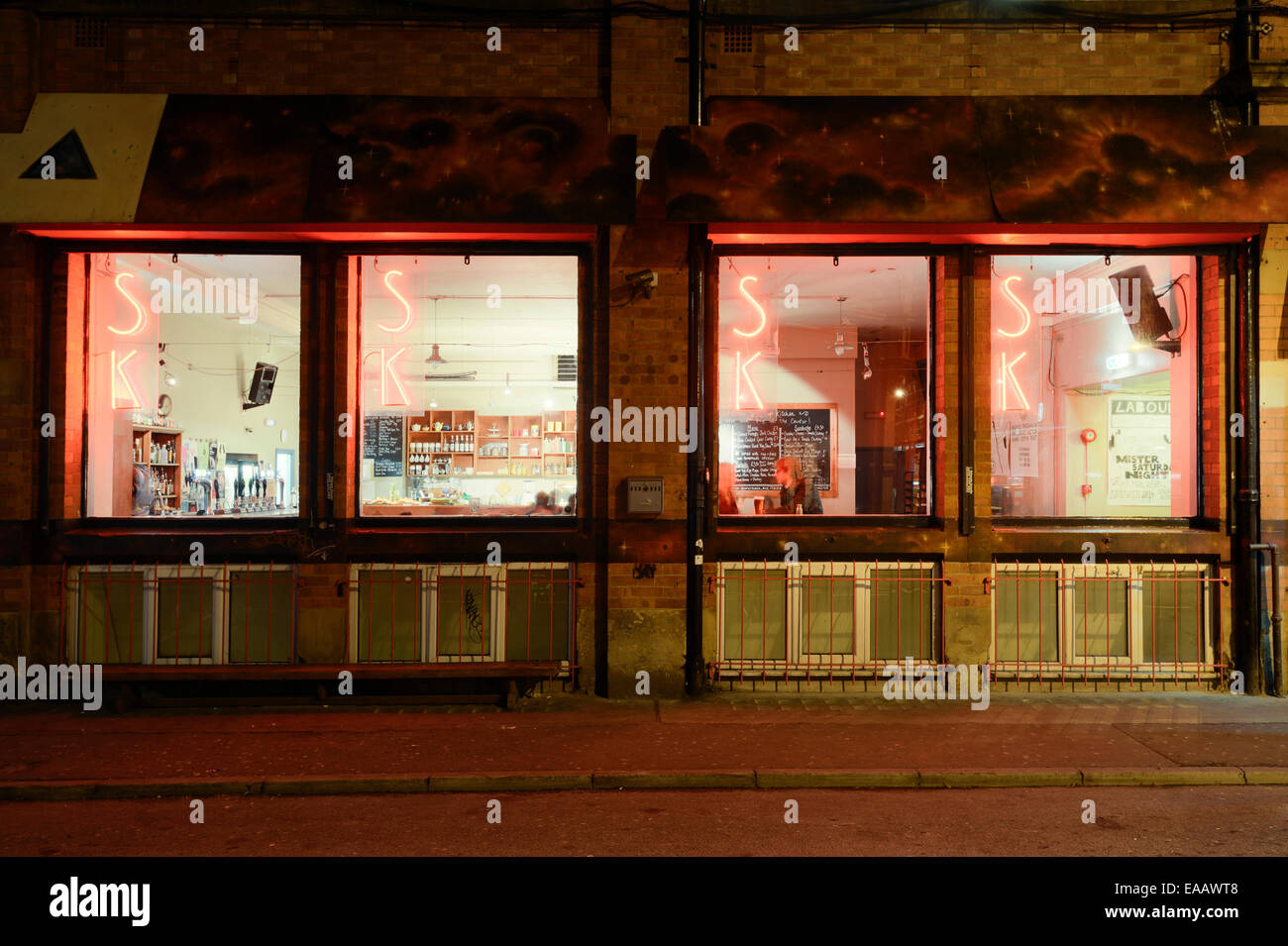 Suppe-Küche-Bar befindet sich auf Spear Street in der Nähe von Stephenson Square in der nördlichen Viertel von Manchester in der Nacht. Stockfoto