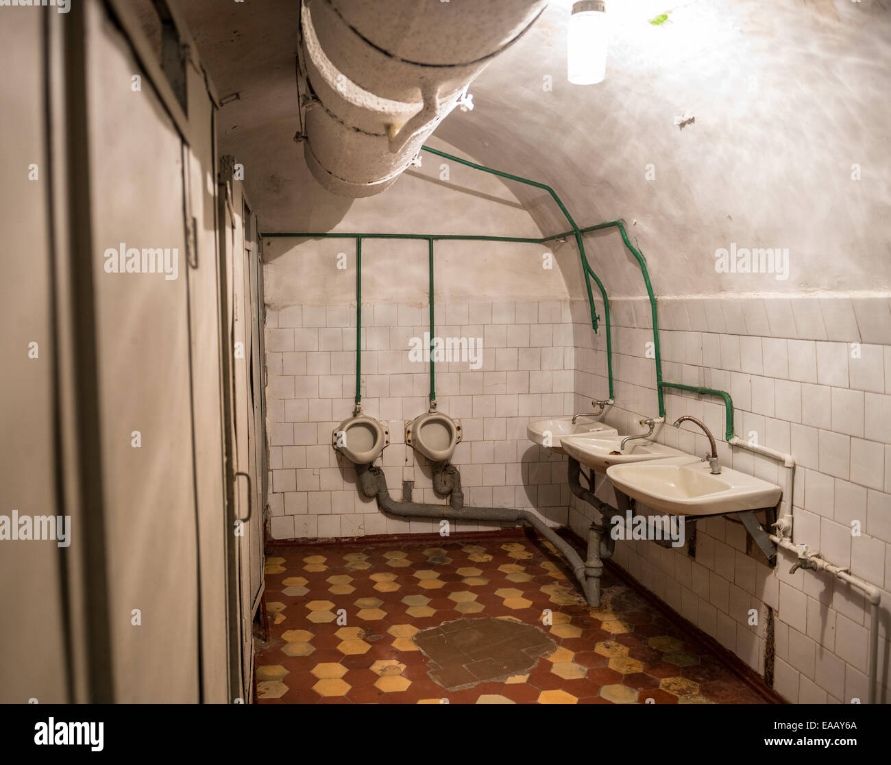 Underground toilets Fotos und Bildmaterial in hoher Auflösung Alamy