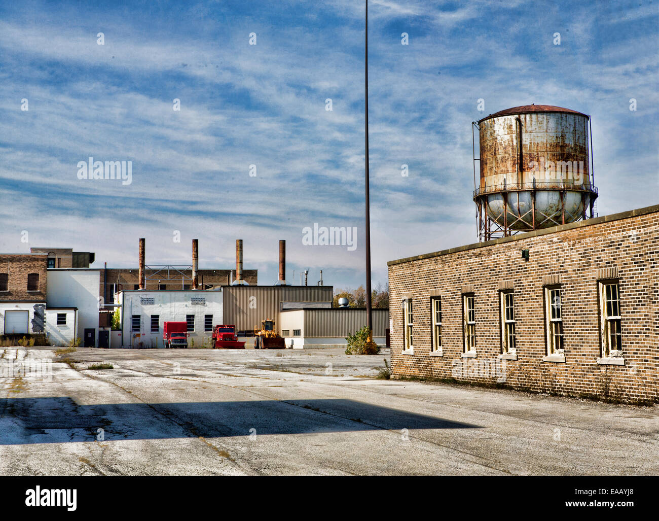 Wasserturm in eine verlassene Regierung medizinischen Einrichtung im Staat Western New York rosten. Stockfoto