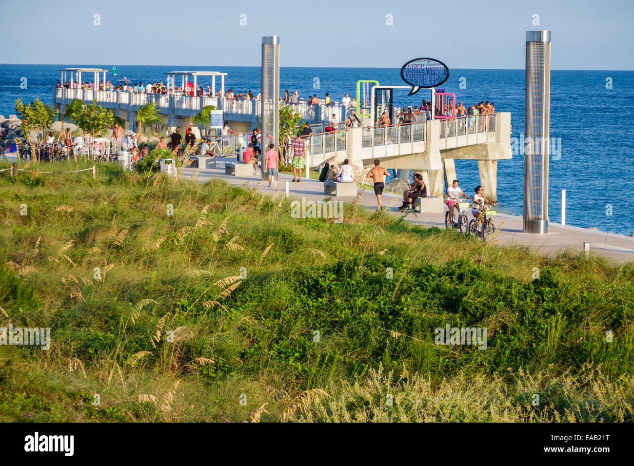Miami Beach Florida, South Pointe Park Pier, Atlantischer Ozean Wasser Dünengras, natürlich, Schildkrötenlicht Türme, Besucher reisen Reise Tour Tourismus Stockfoto