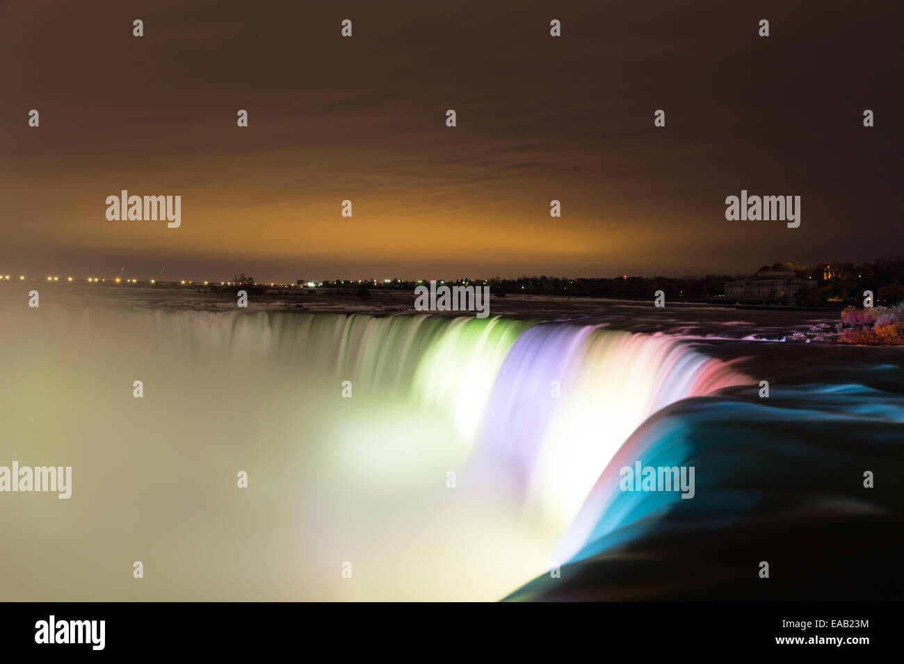 Closeup, die Horseshoe Falls in der Nacht Stockfoto