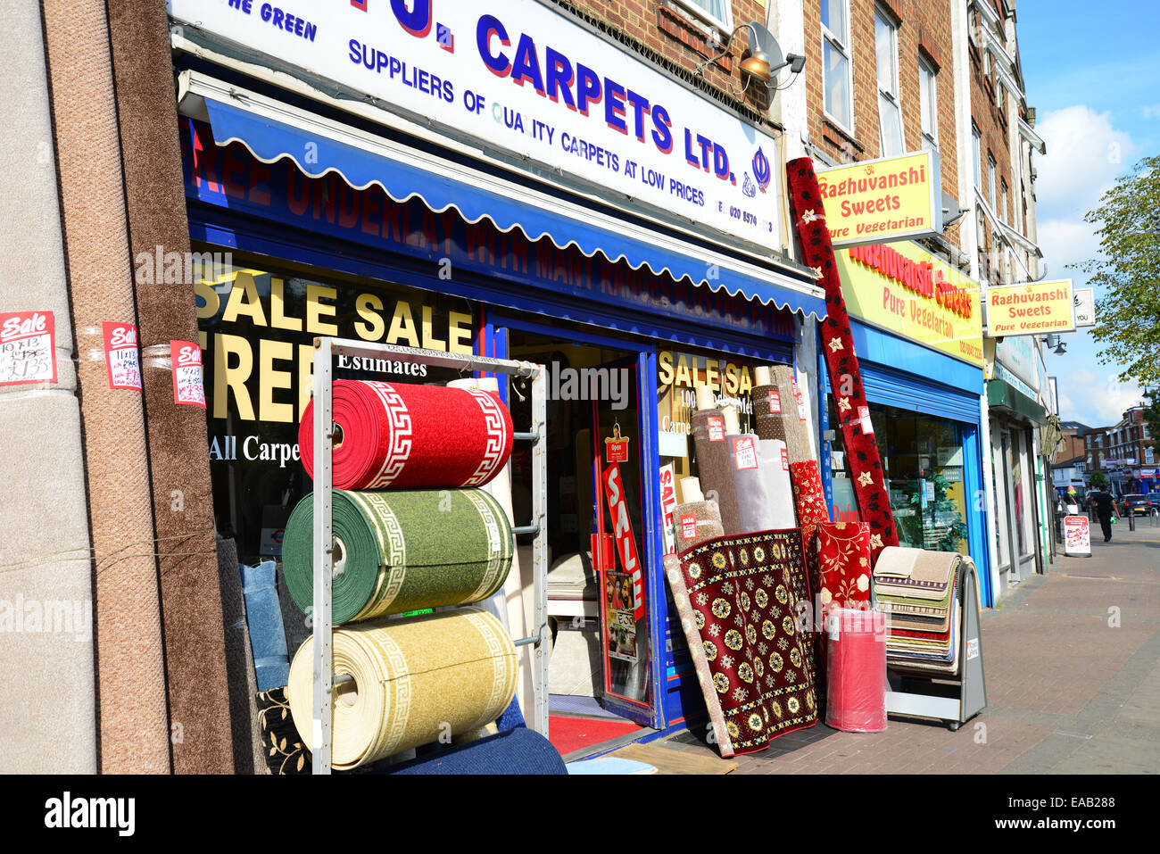 Teppichgeschäft anzuzeigen, The Green, Southall, London Borough of Ealing, Greater London, England, Vereinigtes Königreich Stockfoto