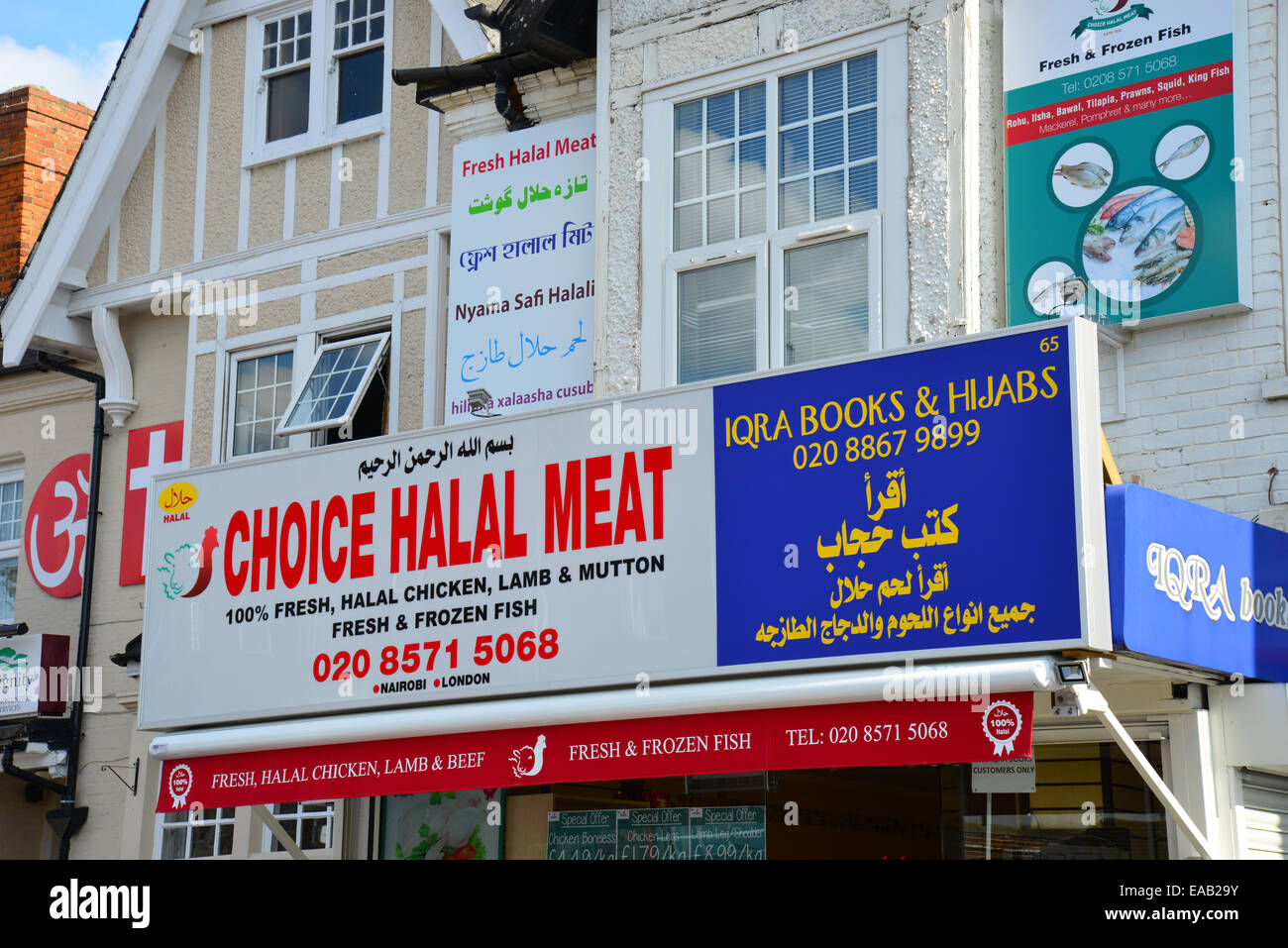 Halal-Fleisch Ladenschild, South Road, Southall, London Borough of Ealing, Greater London, England, Vereinigtes Königreich Stockfoto