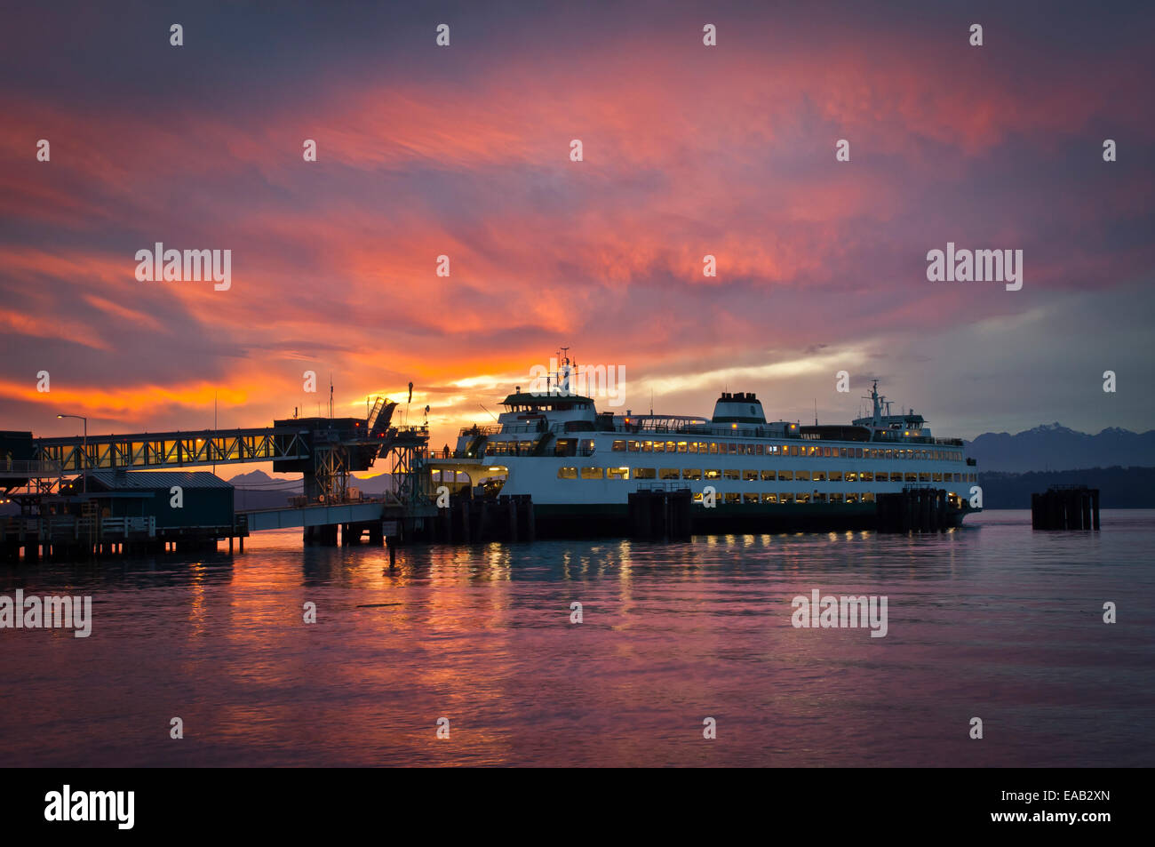 Fähre auf dem Puget Sound in Edmonds, Washington, USA Stockfoto