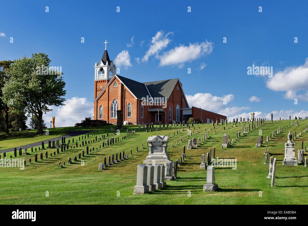 Friedhof und Bergstraße Evangelisch-Lutherische Kirche, Ephrata, Pennsylvania, USA Stockfoto