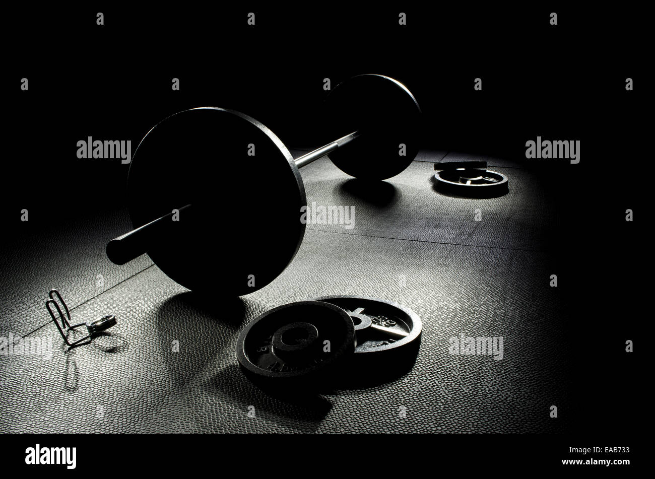 Dies ist eine motivierende Bild des olympischen Hanteln und es soll die Entwicklung und die Fitness inspirieren. Stockfoto