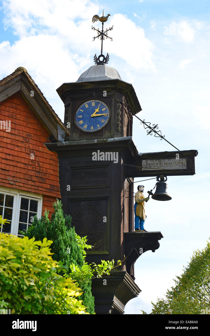 Abinger Hammer "Jack den Schmied" Clock, Abinger Hammer, Surrey, England, Vereinigtes Königreich Stockfoto