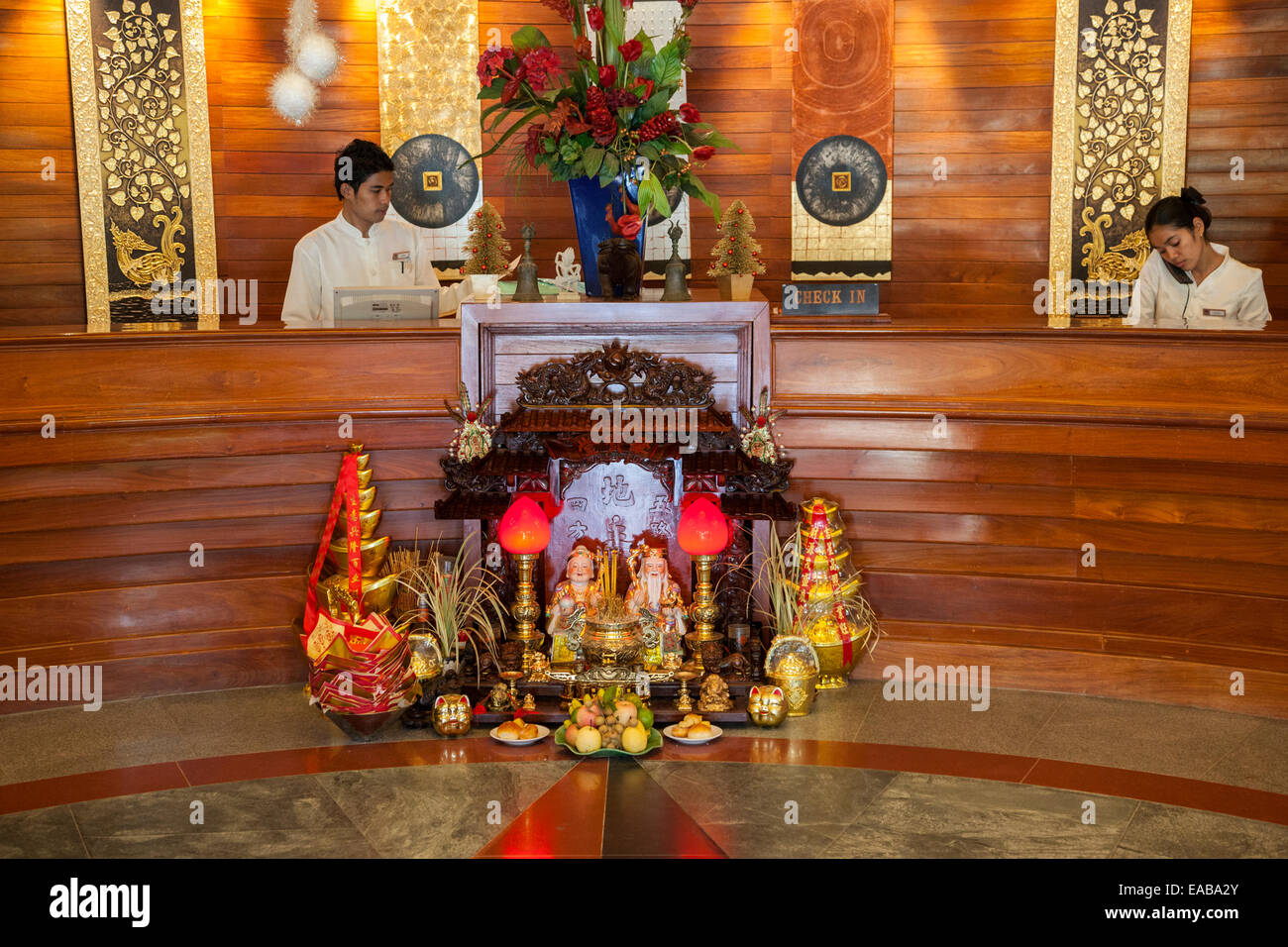 Kambodscha, Siem Reap.  Buddhistischen Schrein in der Lobby des Hotels. Stockfoto